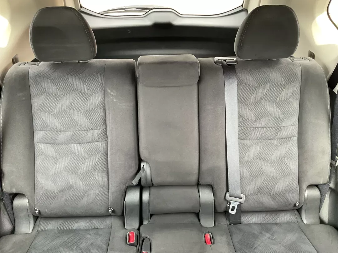 2015 Nissan Rogue SV (KNMAT2MV6FP) with an 2.5L I-4 DOHC engine, located at 1230 East Main St, Xenia, OH, 45385, (937) 908-9800, 39.688026, -83.910172 - 2015 Nissan Rogue SV - Photo#12