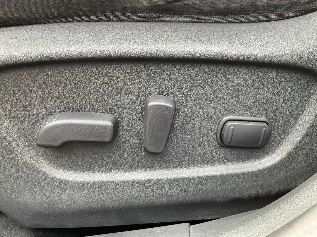 2015 Nissan Rogue SV (KNMAT2MV6FP) with an 2.5L I-4 DOHC engine, located at 1230 East Main St, Xenia, OH, 45385, (937) 908-9800, 39.688026, -83.910172 - 2015 Nissan Rogue SV - Photo#15