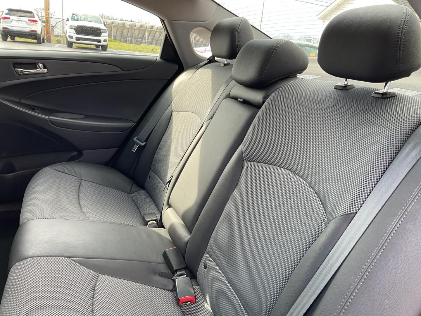 2011 Hyundai Sonata SE (5NPEC4AC5BH) with an 2.4L I-4 gasoline direct injection engine, located at 401 Woodman Dr, Riverside, OH, 45431, (937) 908-9800, 39.760899, -84.123421 - Photo#9
