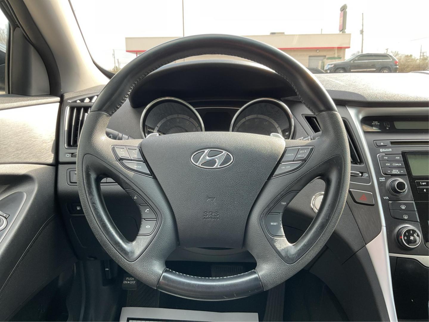 2011 Hyundai Sonata SE (5NPEC4AC5BH) with an 2.4L I-4 gasoline direct injection engine, located at 401 Woodman Dr, Riverside, OH, 45431, (937) 908-9800, 39.760899, -84.123421 - Photo#15