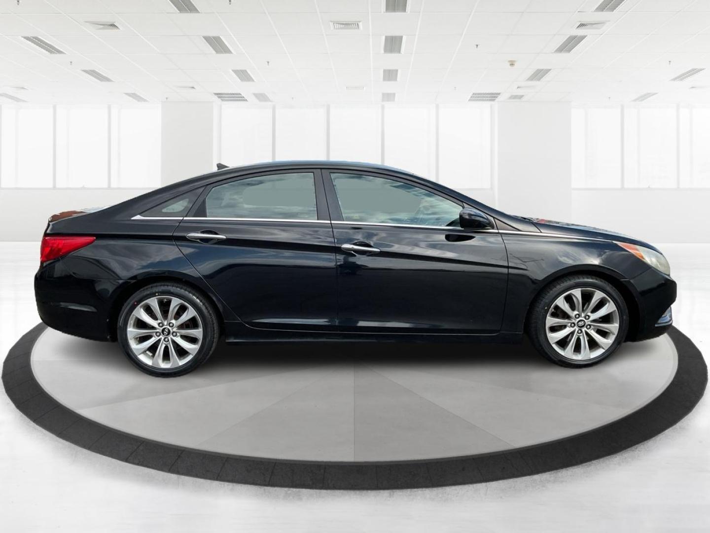 2011 Hyundai Sonata SE (5NPEC4AC5BH) with an 2.4L I-4 gasoline direct injection engine, located at 401 Woodman Dr, Riverside, OH, 45431, (937) 908-9800, 39.760899, -84.123421 - Photo#1