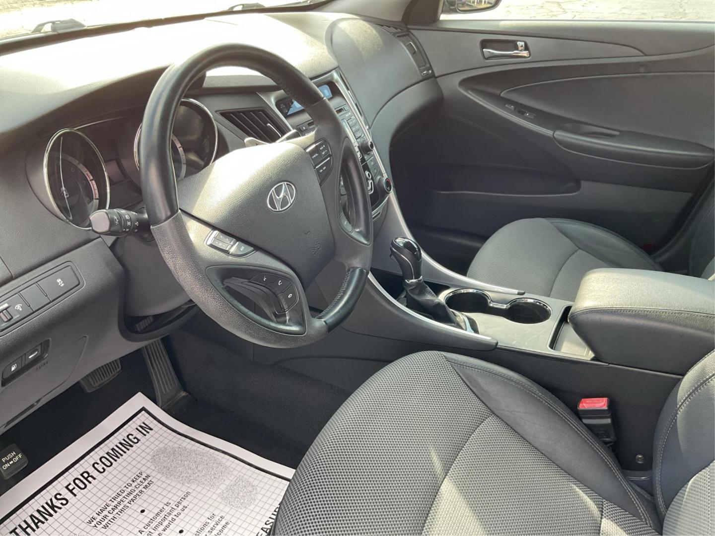 2011 Hyundai Sonata SE (5NPEC4AC5BH) with an 2.4L I-4 gasoline direct injection engine, located at 401 Woodman Dr, Riverside, OH, 45431, (937) 908-9800, 39.760899, -84.123421 - Photo#8