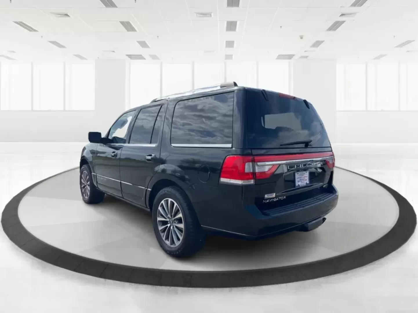 2015 Lincoln Navigator Base (5LMJJ2JT1FE) with an Other engine, located at 1184 Kauffman Ave, Fairborn, OH, 45324, (937) 908-9800, 39.807072, -84.030914 - Photo#4