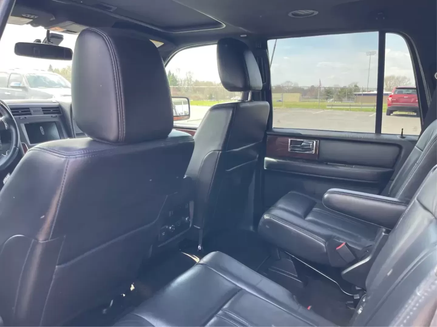2015 Lincoln Navigator Base (5LMJJ2JT1FE) with an Other engine, located at 1184 Kauffman Ave, Fairborn, OH, 45324, (937) 908-9800, 39.807072, -84.030914 - Photo#9