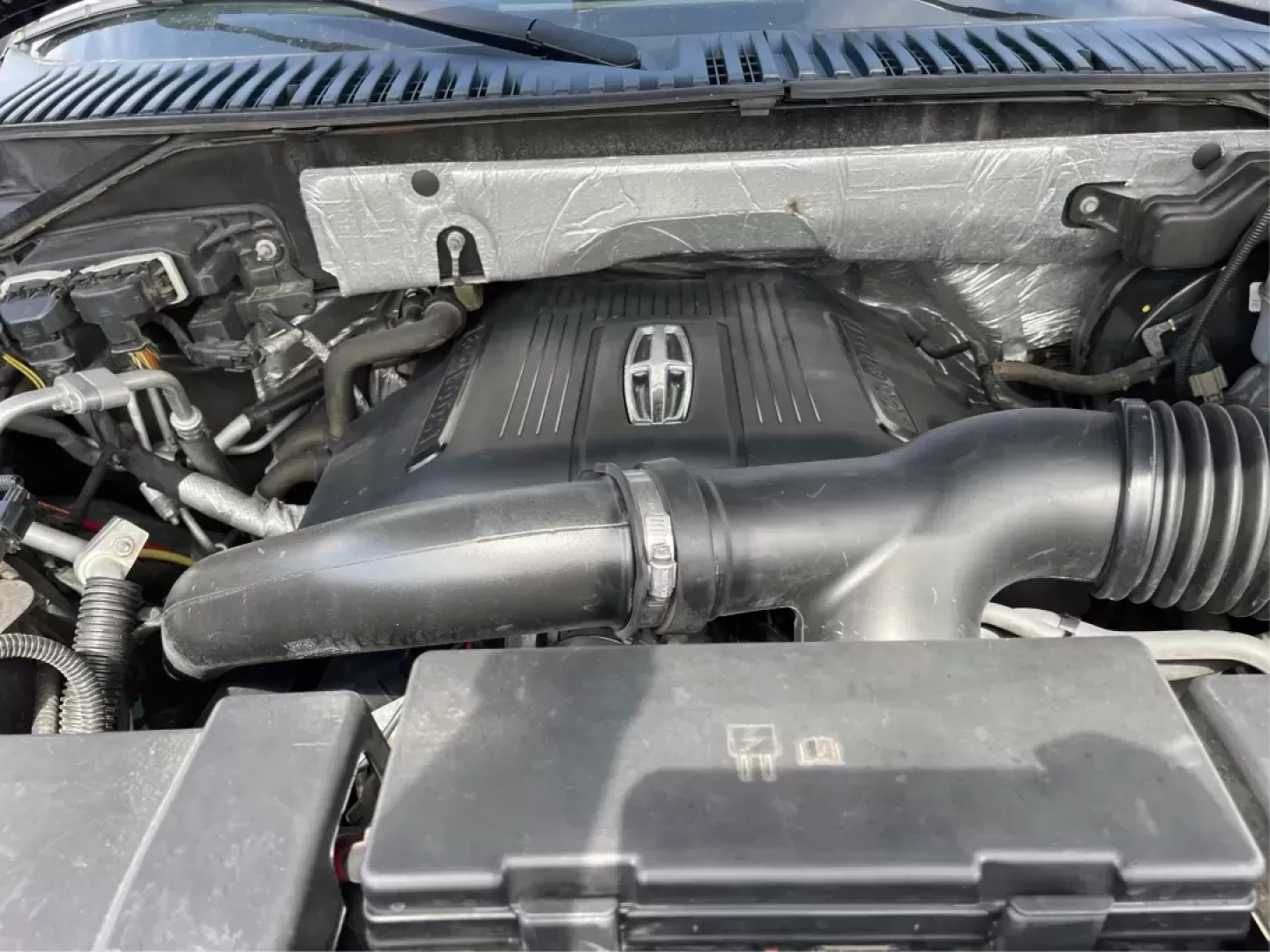2015 Lincoln Navigator Base (5LMJJ2JT1FE) with an Other engine, located at 1184 Kauffman Ave, Fairborn, OH, 45324, (937) 908-9800, 39.807072, -84.030914 - Photo#10