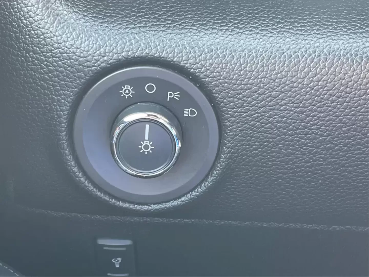 2015 Lincoln Navigator Base (5LMJJ2JT1FE) with an Other engine, located at 1184 Kauffman Ave, Fairborn, OH, 45324, (937) 908-9800, 39.807072, -84.030914 - Photo#16