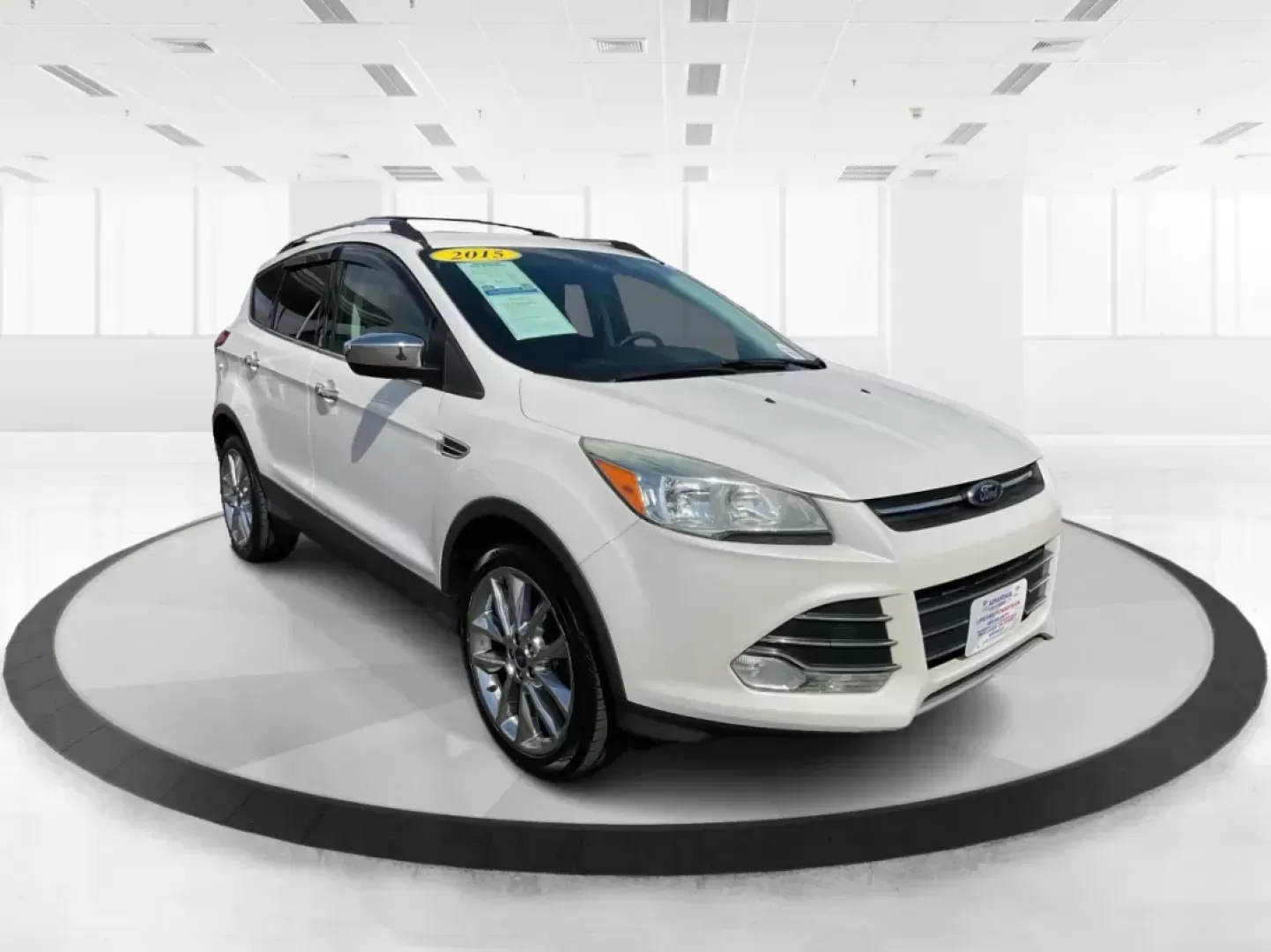 2015 Ford Escape SE (1FMCU9G92FU) with an EcoBoost 1.6L I-4 gasoline direct injection engine, located at 1184 Kauffman Ave, Fairborn, OH, 45324, (937) 908-9800, 39.807072, -84.030914 - 2015 Ford Escape SE - Photo#0
