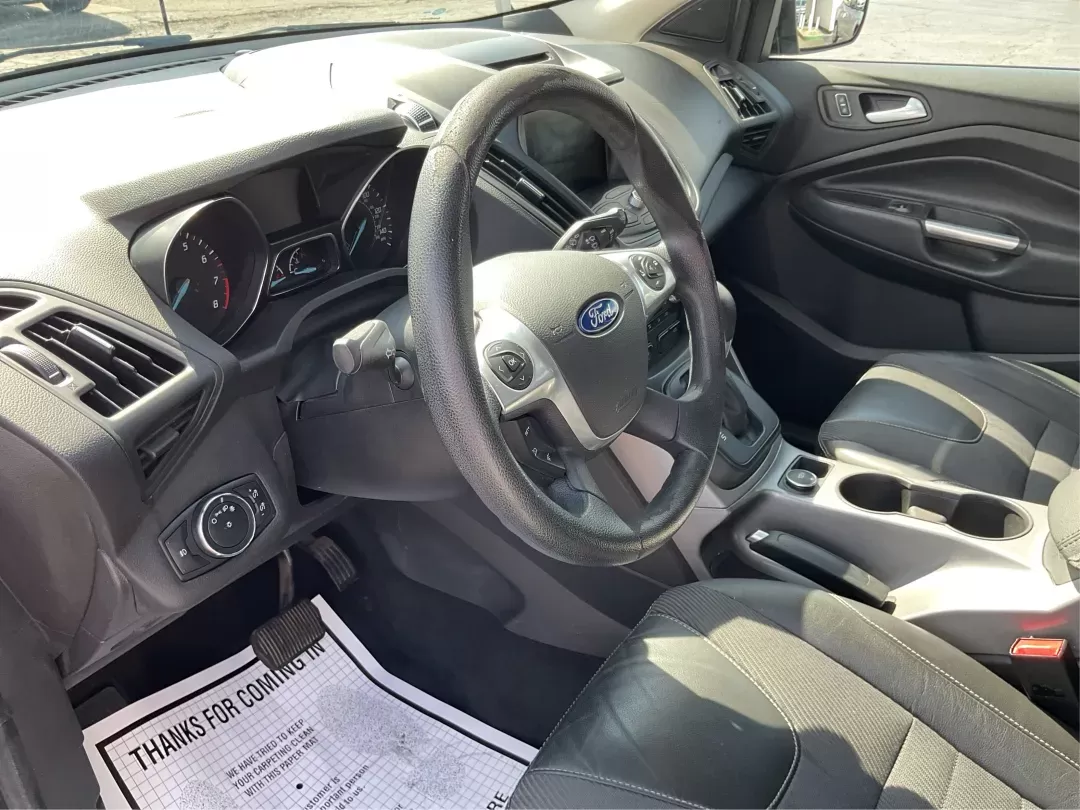 2015 Ford Escape SE (1FMCU9G92FU) with an EcoBoost 1.6L I-4 gasoline direct injection engine, located at 4508 South Dixie Dr, Moraine, OH, 45439, (937) 908-9800, 39.689976, -84.218452 - 2015 Ford Escape SE - Photo#8