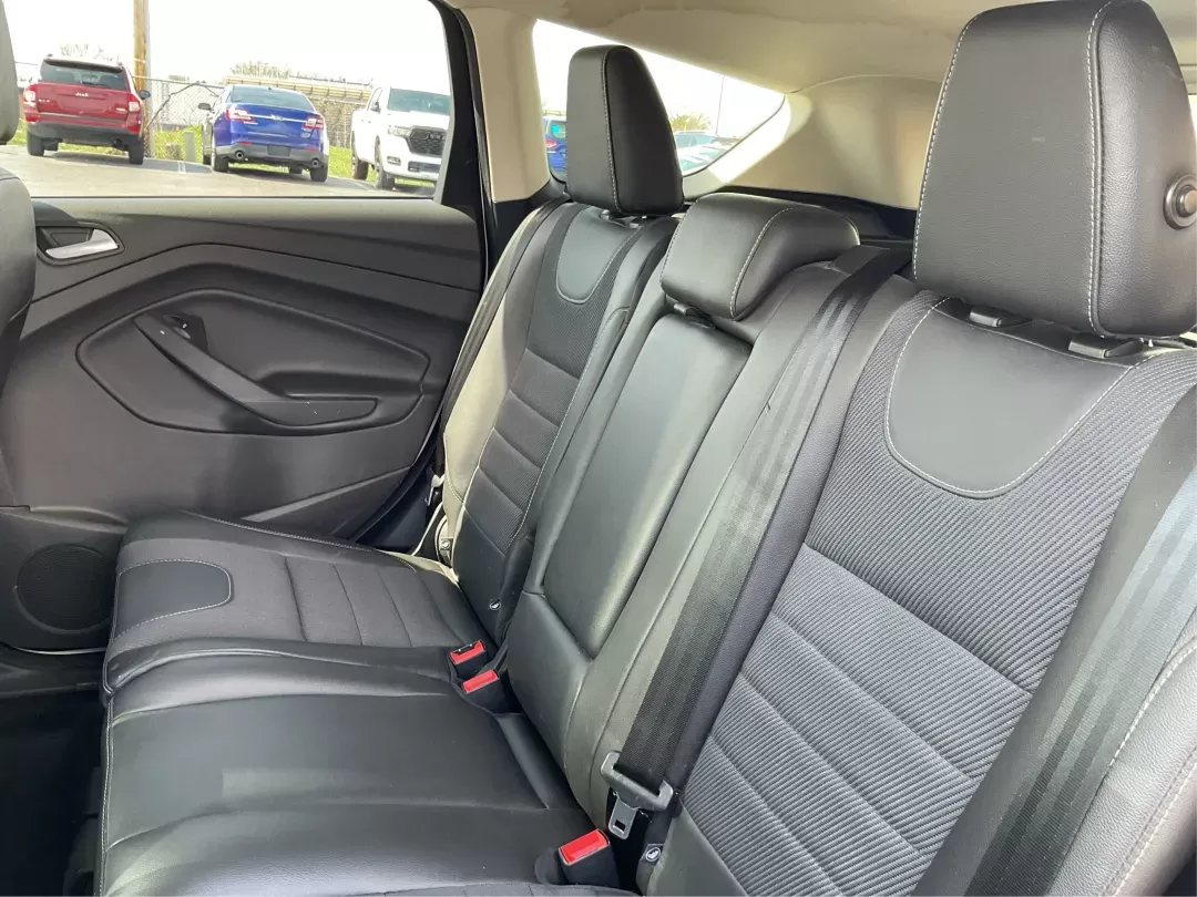 2015 Ford Escape SE (1FMCU9G92FU) with an EcoBoost 1.6L I-4 gasoline direct injection engine, located at 4508 South Dixie Dr, Moraine, OH, 45439, (937) 908-9800, 39.689976, -84.218452 - 2015 Ford Escape SE - Photo#9