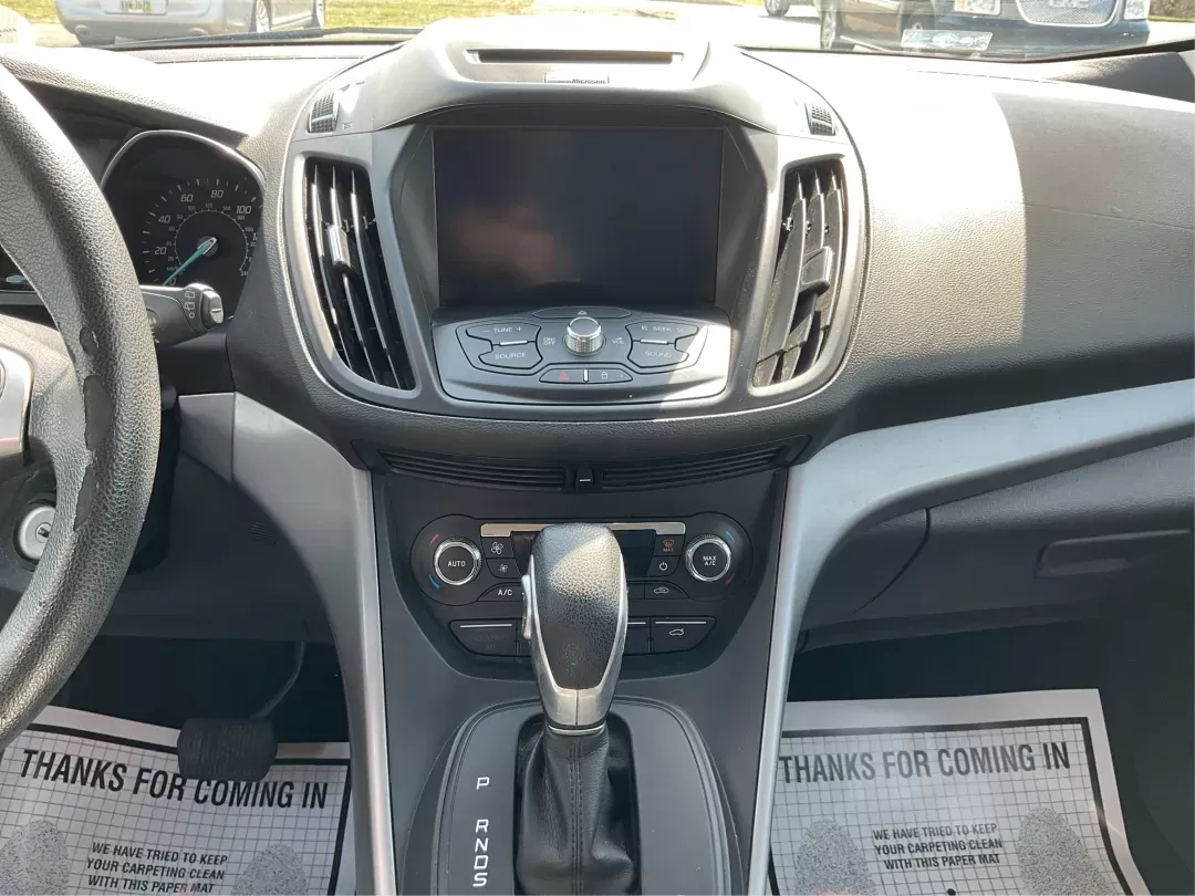 2015 Ford Escape SE (1FMCU9G92FU) with an EcoBoost 1.6L I-4 gasoline direct injection engine, located at 4508 South Dixie Dr, Moraine, OH, 45439, (937) 908-9800, 39.689976, -84.218452 - 2015 Ford Escape SE - Photo#12