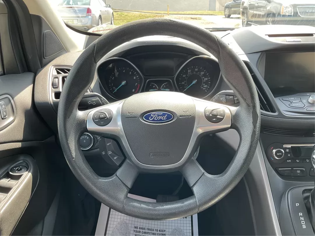 2015 Ford Escape SE (1FMCU9G92FU) with an EcoBoost 1.6L I-4 gasoline direct injection engine, located at 4508 South Dixie Dr, Moraine, OH, 45439, (937) 908-9800, 39.689976, -84.218452 - 2015 Ford Escape SE - Photo#15