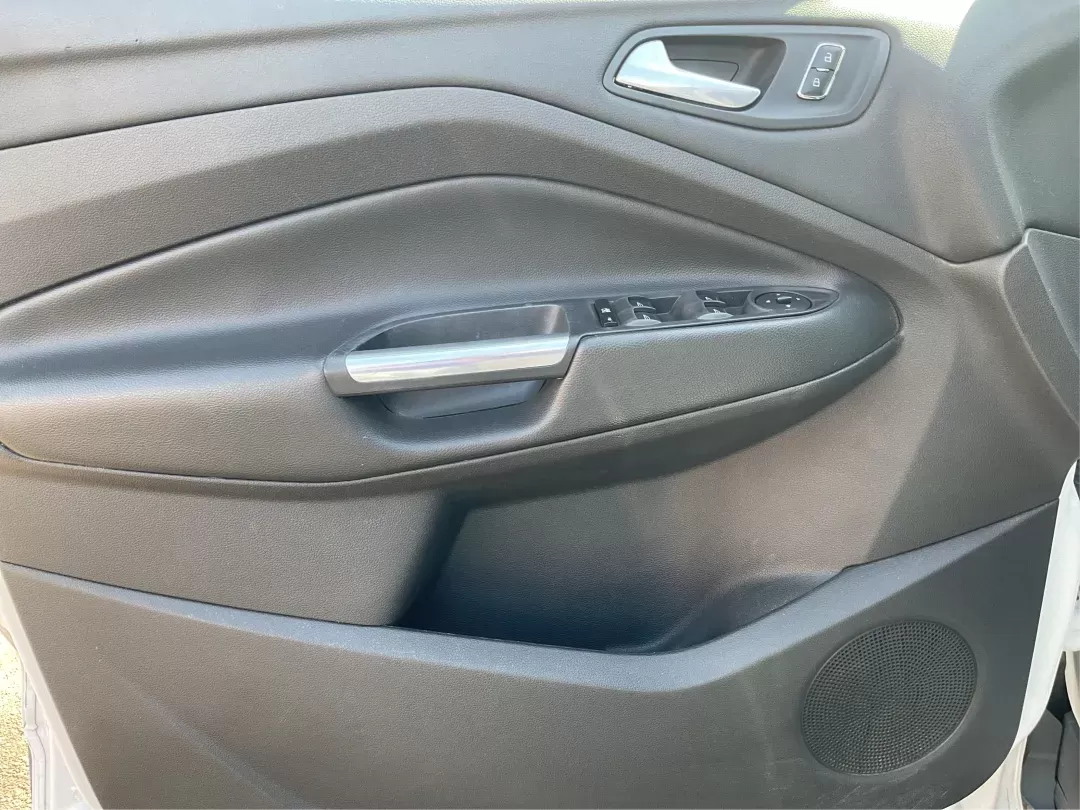 2015 Ford Escape SE (1FMCU9G92FU) with an EcoBoost 1.6L I-4 gasoline direct injection engine, located at 4508 South Dixie Dr, Moraine, OH, 45439, (937) 908-9800, 39.689976, -84.218452 - 2015 Ford Escape SE - Photo#18