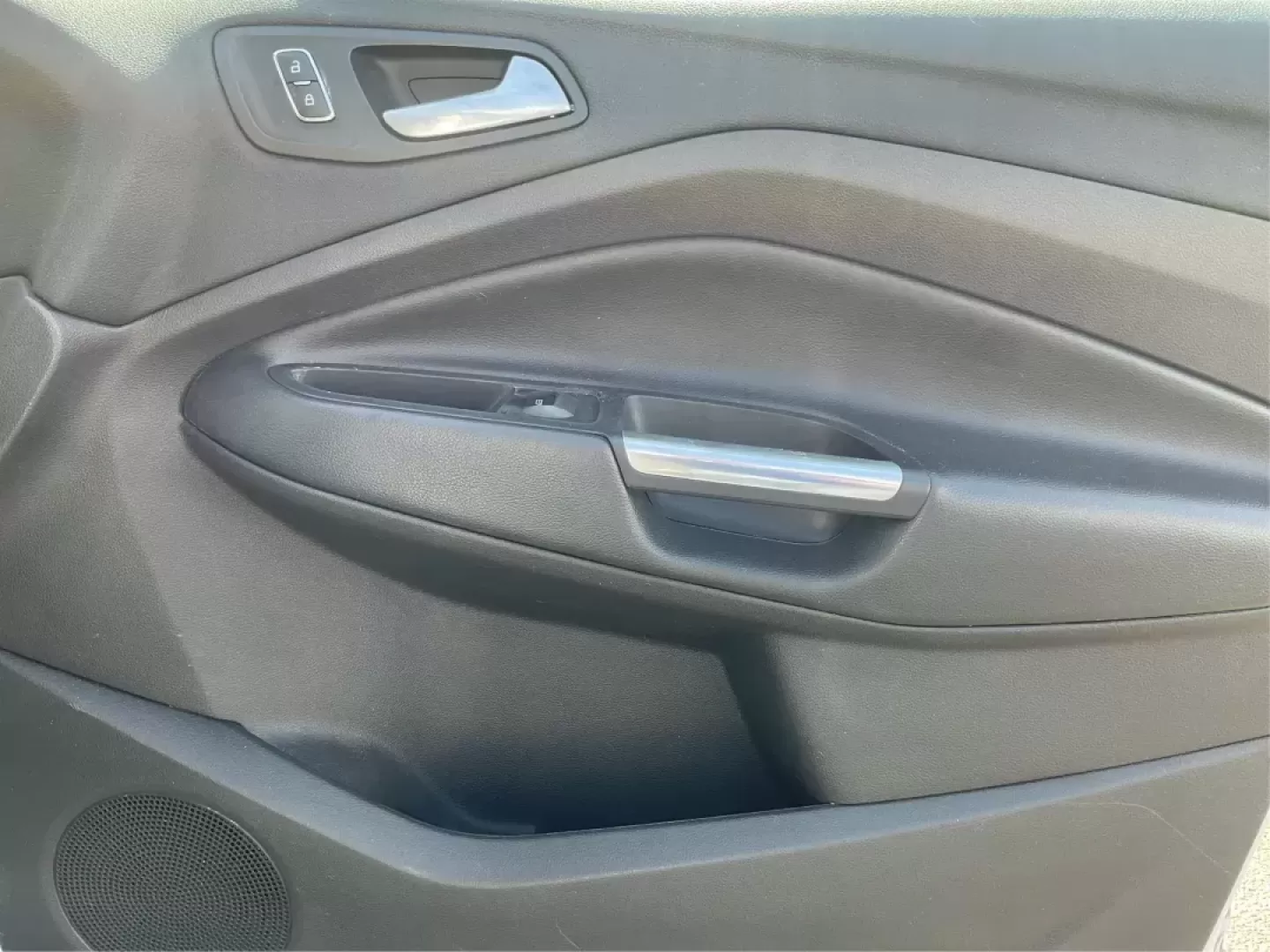 2015 Ford Escape SE (1FMCU9G92FU) with an EcoBoost 1.6L I-4 gasoline direct injection engine, located at 1184 Kauffman Ave, Fairborn, OH, 45324, (937) 908-9800, 39.807072, -84.030914 - 2015 Ford Escape SE - Photo#19