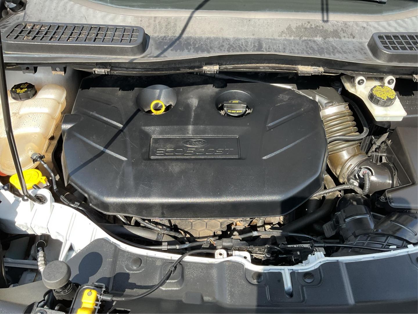 2015 Ford Escape SE (1FMCU9G92FU) with an EcoBoost 1.6L I-4 gasoline direct injection engine, located at 401 Woodman Dr, Riverside, OH, 45431, (937) 908-9800, 39.760899, -84.123421 - Photo#10
