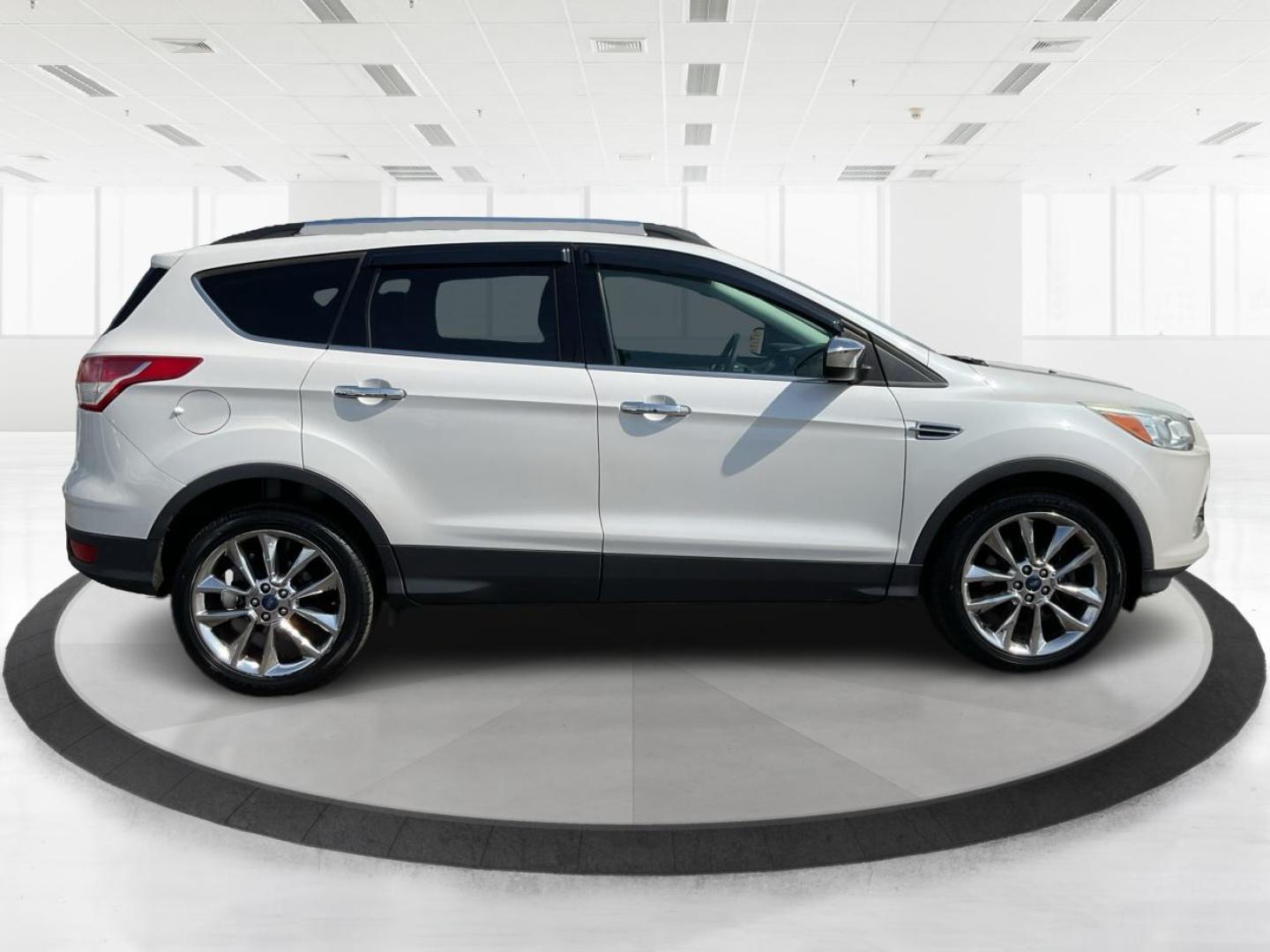 2015 Ford Escape SE (1FMCU9G92FU) with an EcoBoost 1.6L I-4 gasoline direct injection engine, located at 401 Woodman Dr, Riverside, OH, 45431, (937) 908-9800, 39.760899, -84.123421 - Photo#1