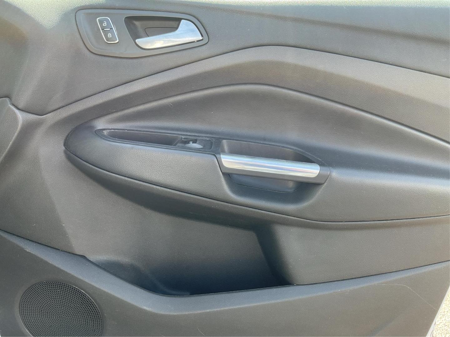 2015 Ford Escape SE (1FMCU9G92FU) with an EcoBoost 1.6L I-4 gasoline direct injection engine, located at 401 Woodman Dr, Riverside, OH, 45431, (937) 908-9800, 39.760899, -84.123421 - Photo#19
