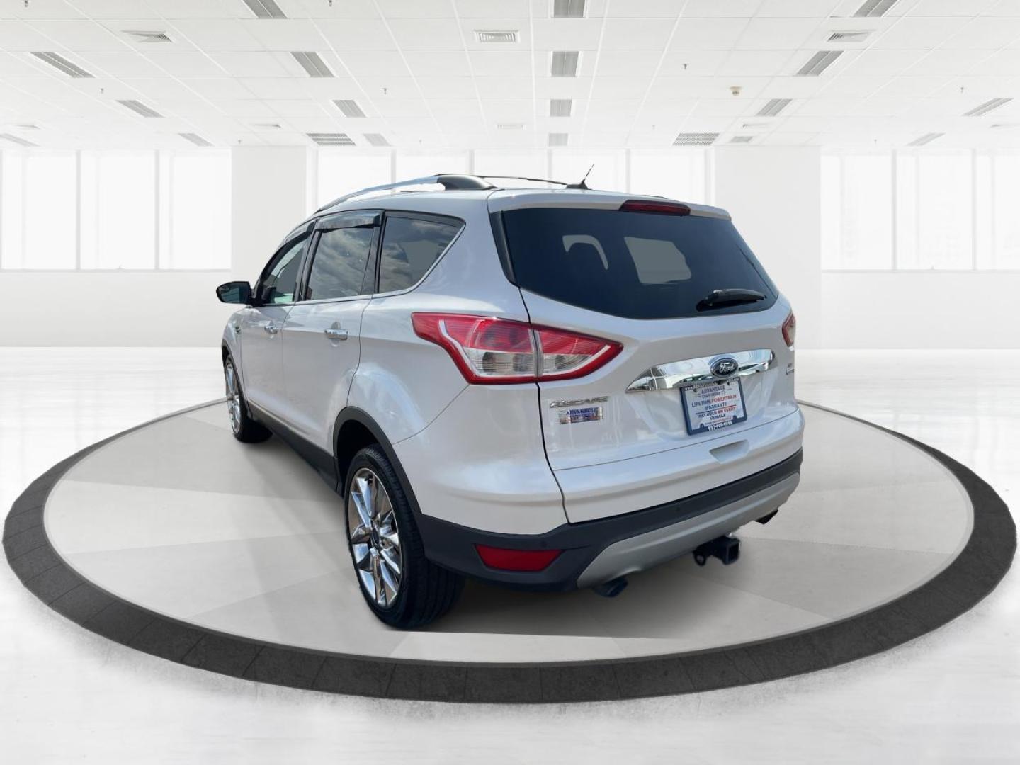 2015 Ford Escape SE (1FMCU9G92FU) with an EcoBoost 1.6L I-4 gasoline direct injection engine, located at 401 Woodman Dr, Riverside, OH, 45431, (937) 908-9800, 39.760899, -84.123421 - Photo#4