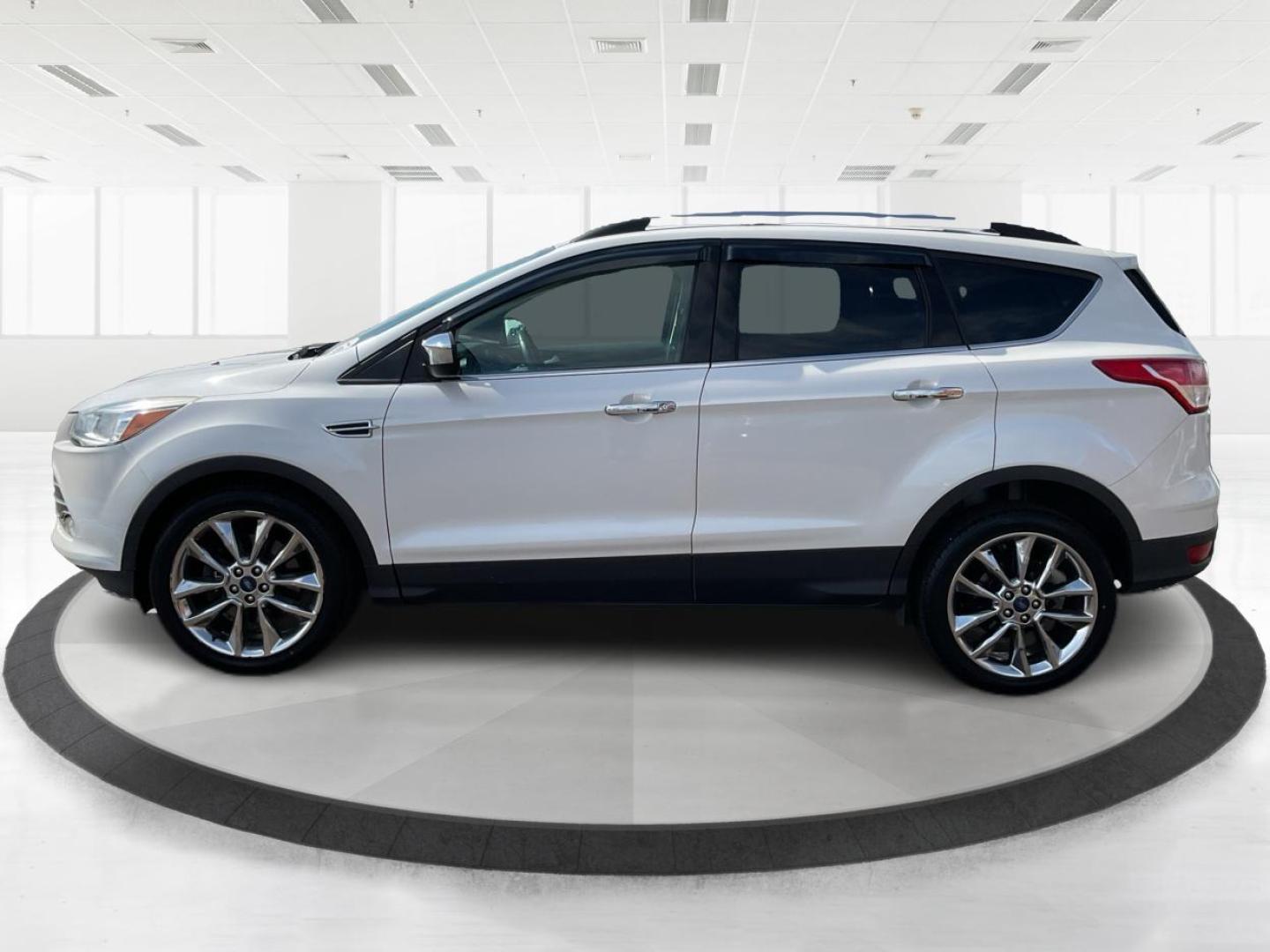 2015 Ford Escape SE (1FMCU9G92FU) with an EcoBoost 1.6L I-4 gasoline direct injection engine, located at 401 Woodman Dr, Riverside, OH, 45431, (937) 908-9800, 39.760899, -84.123421 - Photo#5
