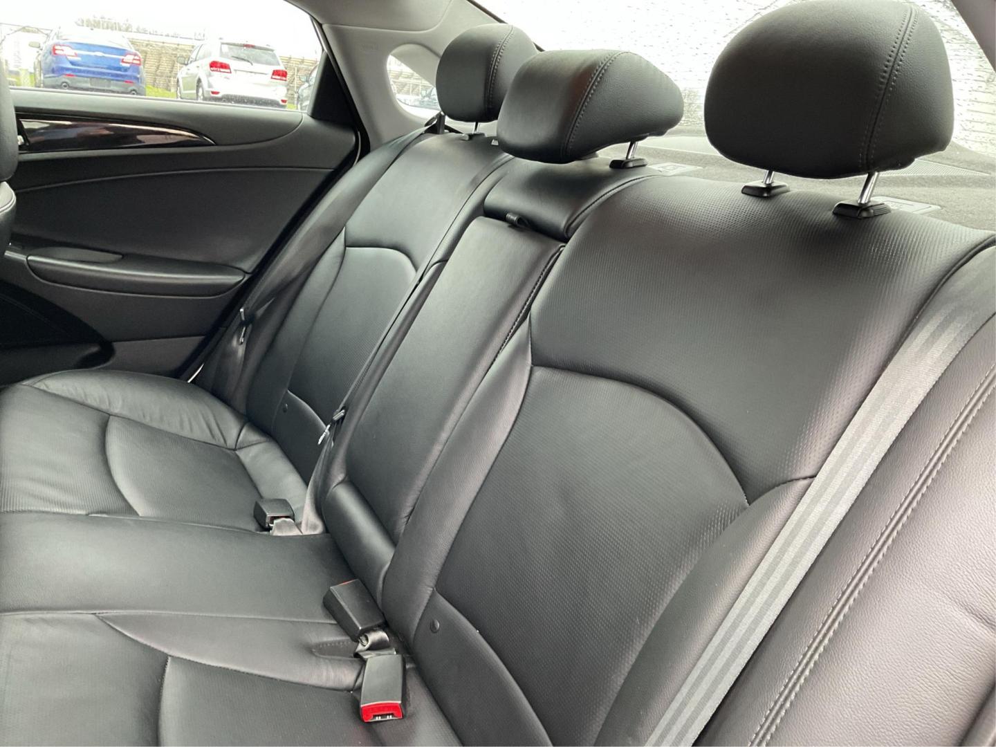 2012 Hyundai Sonata Limited 2.0T (5NPEC4AB7CH) with an 2L I-4 gasoline direct injection engine, located at 1184 Kauffman Ave, Fairborn, OH, 45324, (937) 908-9800, 39.807072, -84.030914 - Photo#9