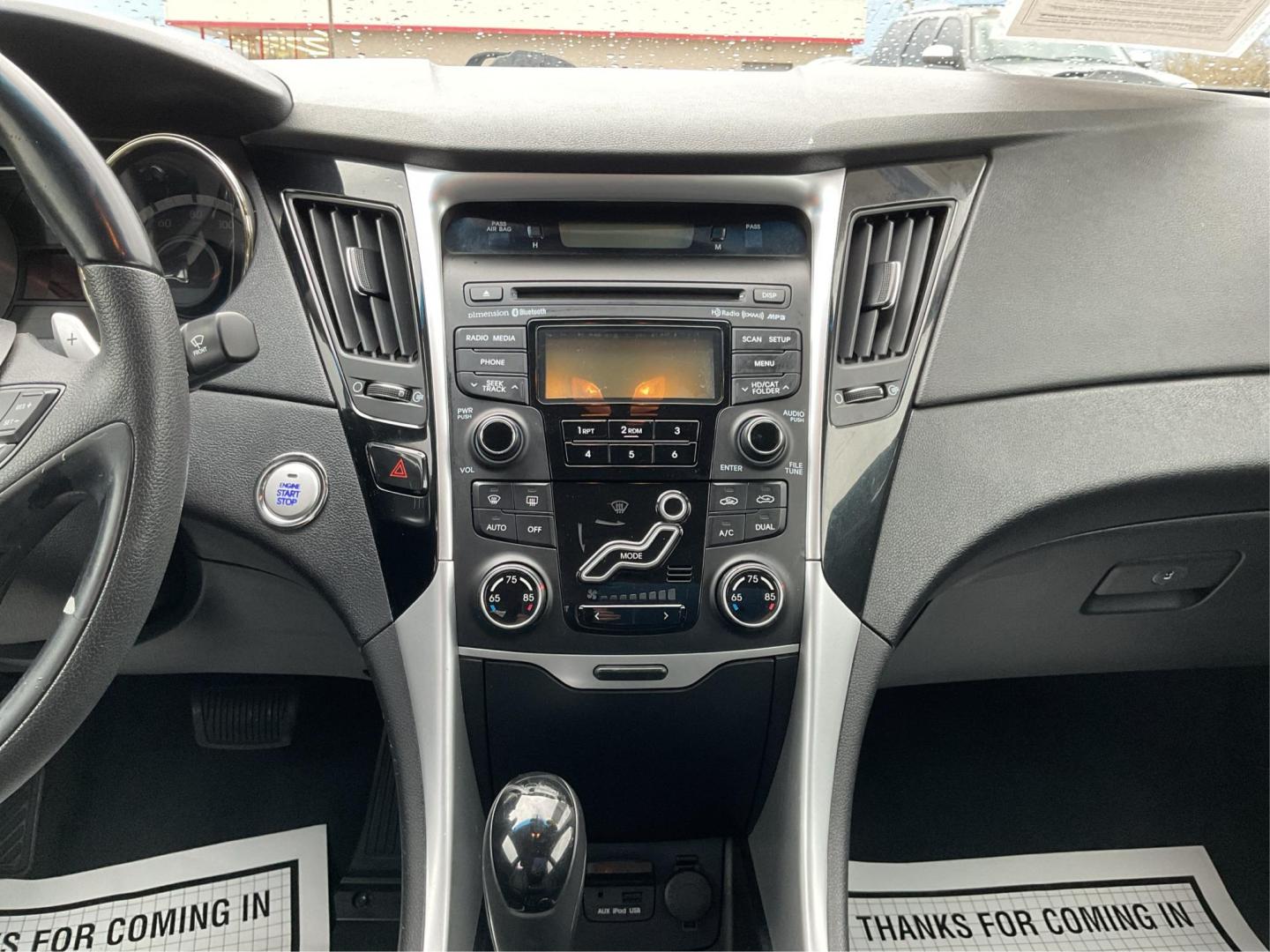 2012 Hyundai Sonata Limited 2.0T (5NPEC4AB7CH) with an 2L I-4 gasoline direct injection engine, located at 1184 Kauffman Ave, Fairborn, OH, 45324, (937) 908-9800, 39.807072, -84.030914 - Photo#12