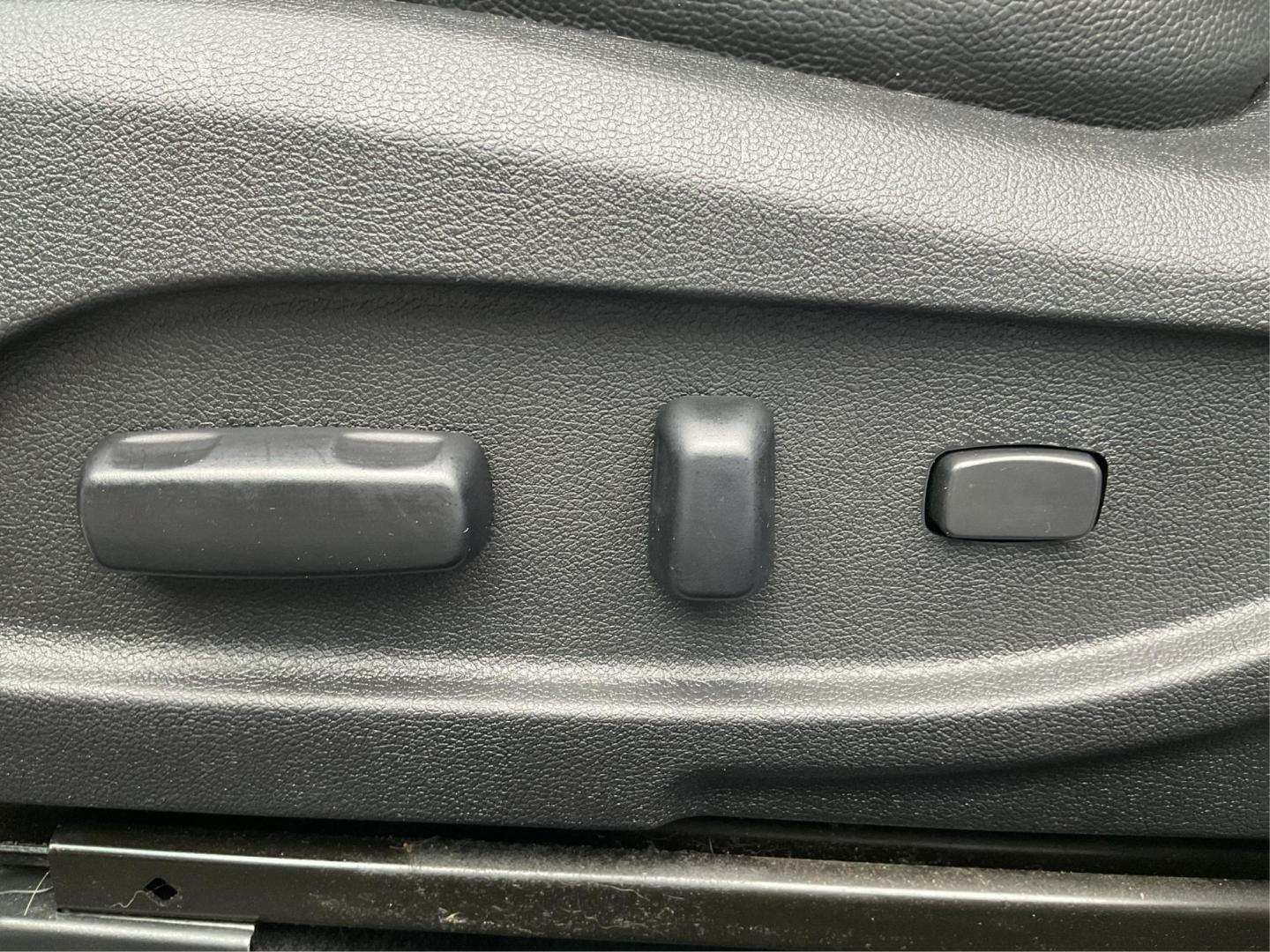 2012 Hyundai Sonata Limited 2.0T (5NPEC4AB7CH) with an 2L I-4 gasoline direct injection engine, located at 1184 Kauffman Ave, Fairborn, OH, 45324, (937) 908-9800, 39.807072, -84.030914 - Photo#16