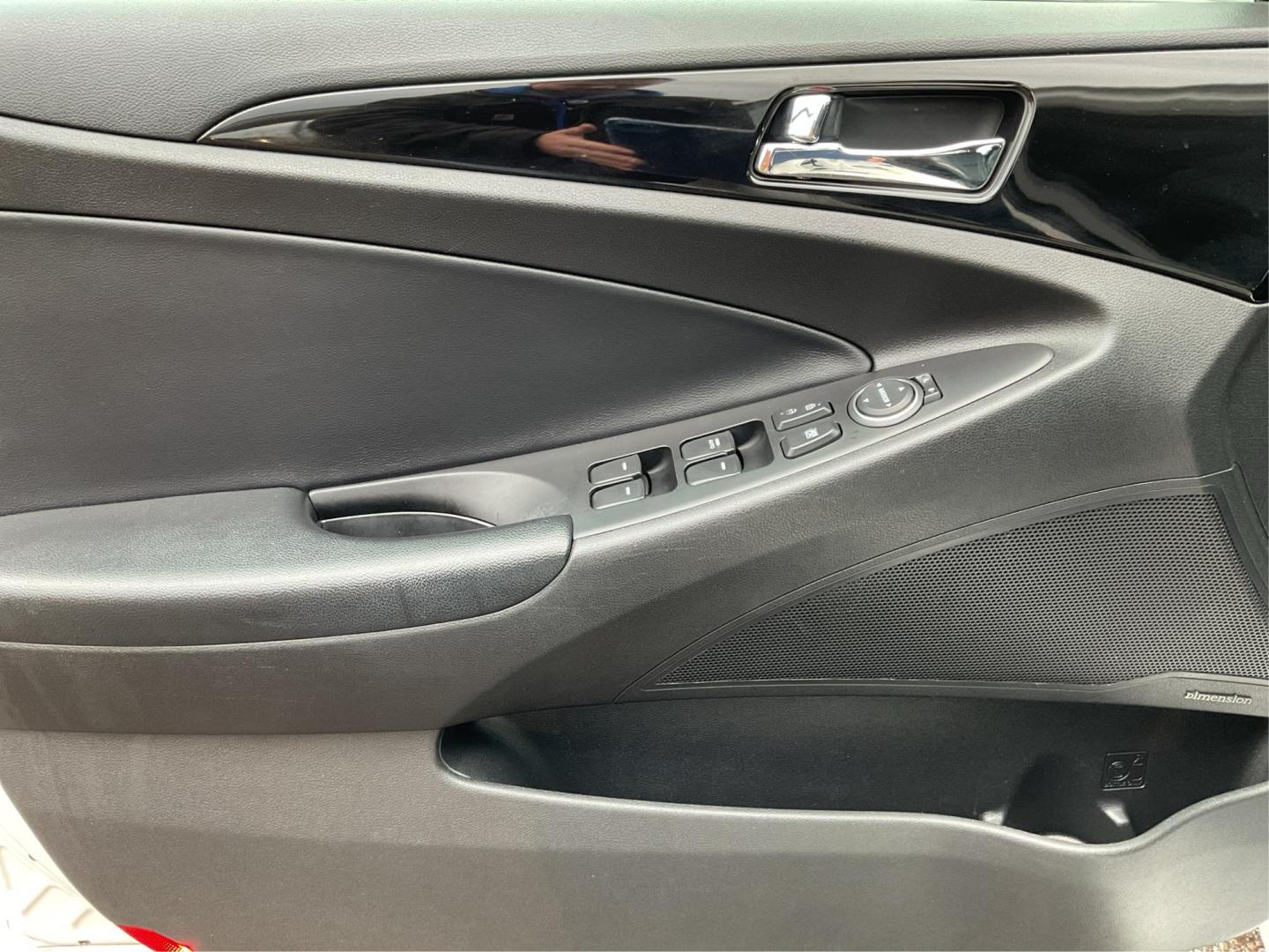 2012 Hyundai Sonata Limited 2.0T (5NPEC4AB7CH) with an 2L I-4 gasoline direct injection engine, located at 1184 Kauffman Ave, Fairborn, OH, 45324, (937) 908-9800, 39.807072, -84.030914 - Photo#17