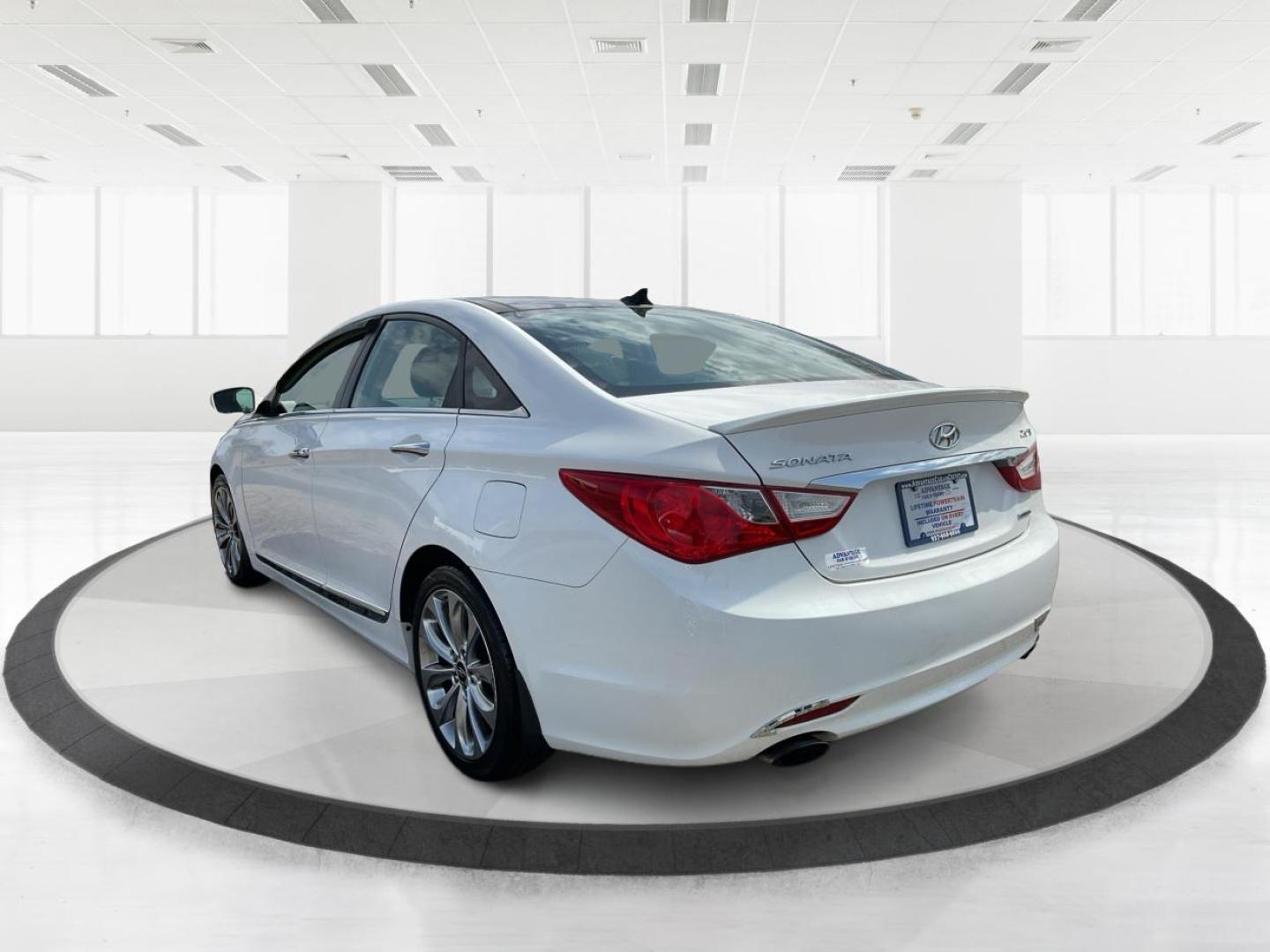 2012 Hyundai Sonata Limited 2.0T (5NPEC4AB7CH) with an 2L I-4 gasoline direct injection engine, located at 1184 Kauffman Ave, Fairborn, OH, 45324, (937) 908-9800, 39.807072, -84.030914 - Photo#4