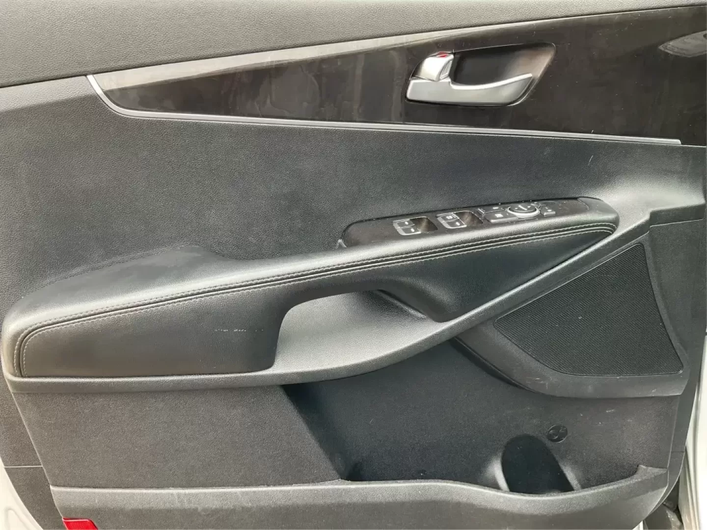 2016 Kia Sorento 2.4L LX (5XYPGDA39GG) with an 2.4L I-4 gasoline direct injection engine, located at 1099 N County Rd 25A, Troy, OH, 45373, (937) 908-9800, 40.057079, -84.212883 - Photo#18
