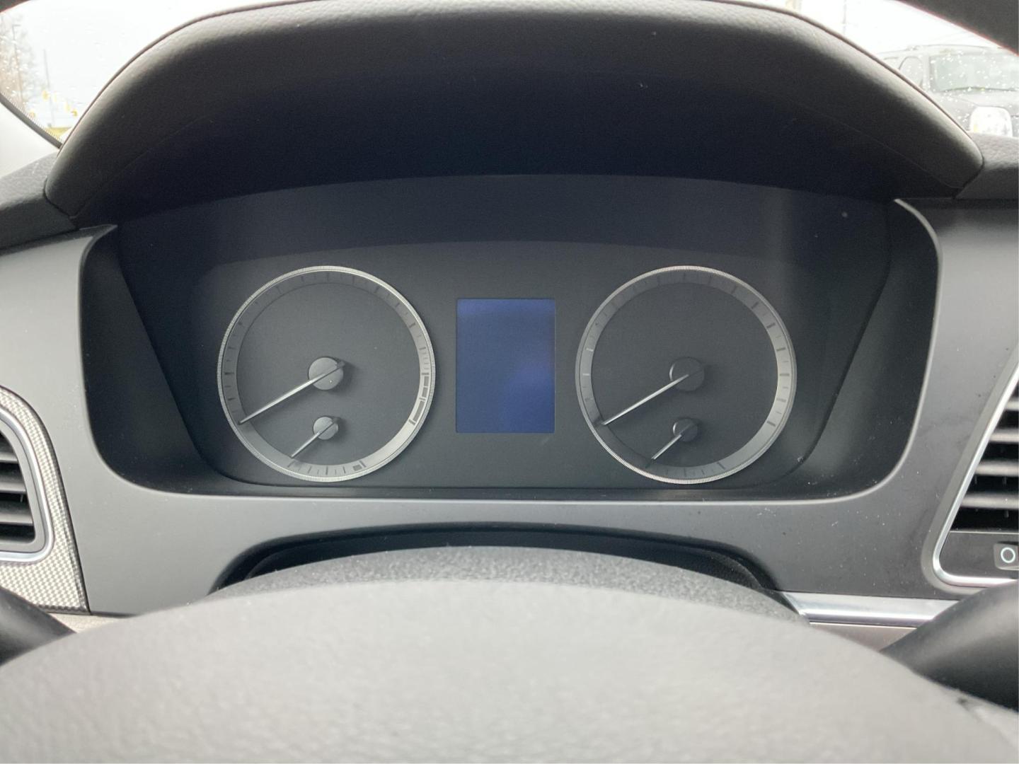 2016 Hyundai Sonata Sport (5NPE34AF1GH) with an 2.4L I-4 gasoline direct injection engine, located at 4508 South Dixie Dr, Moraine, OH, 45439, (937) 908-9800, 39.689976, -84.218452 - Photo#14