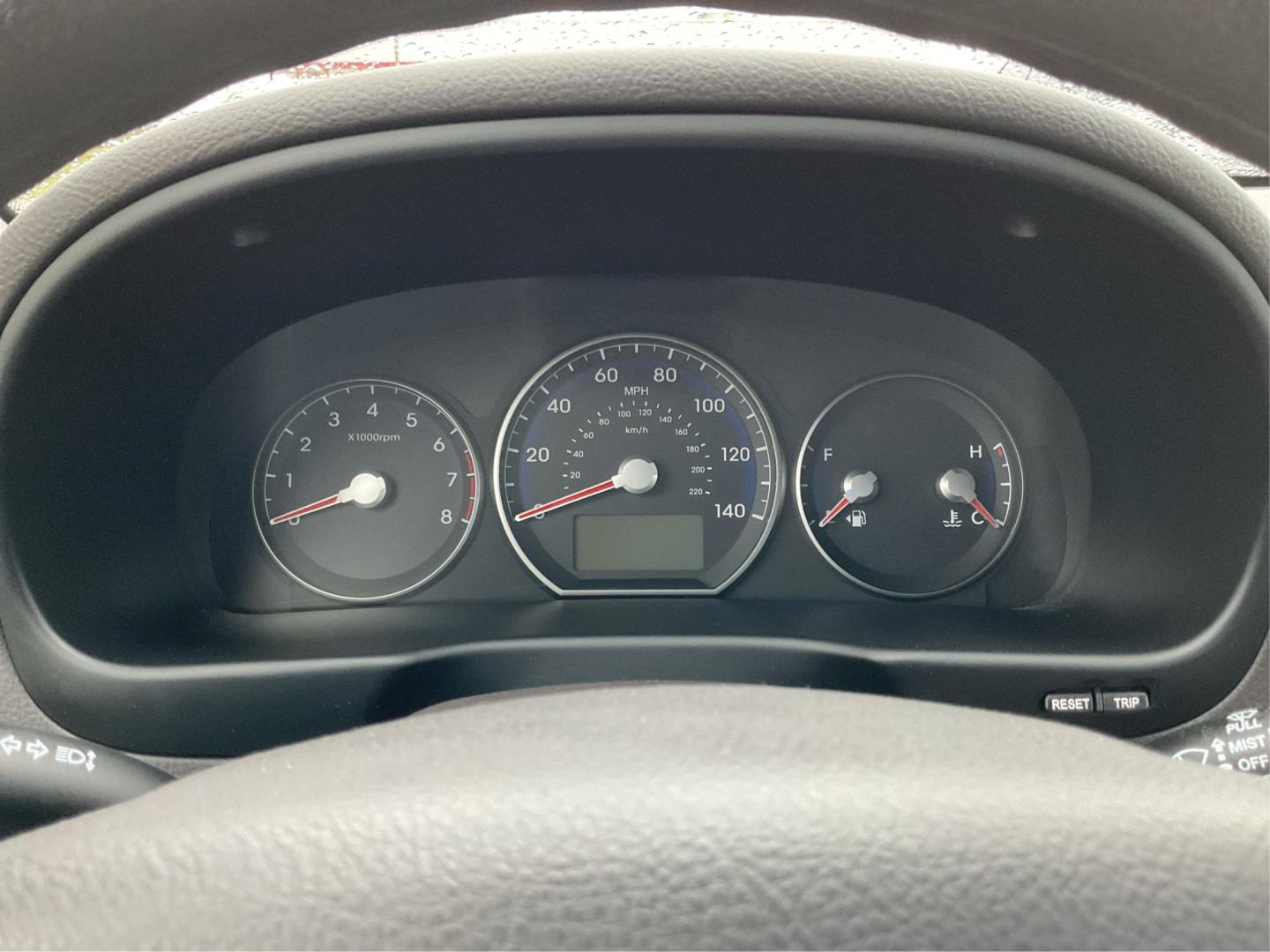 2012 Hyundai Santa Fe GLS (5XYZGDAB5CG) with an 2.4L I-4 DOHC engine, located at 1099 N County Rd 25A, Troy, OH, 45373, (937) 908-9800, 40.057079, -84.212883 - Photo#14