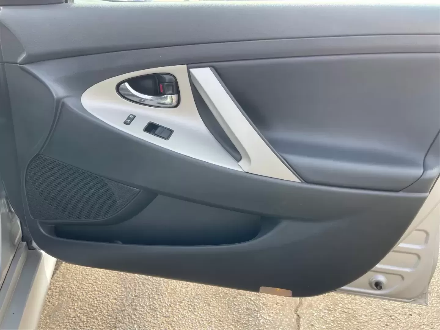 2009 Toyota Camry SE V6 (4T1BK46K39U) with an 3.5L V-6 DOHC engine, located at 401 Woodman Dr, Riverside, OH, 45431, (937) 908-9800, 39.760899, -84.123421 - 2009 Toyota Camry SE V6 - Photo#20