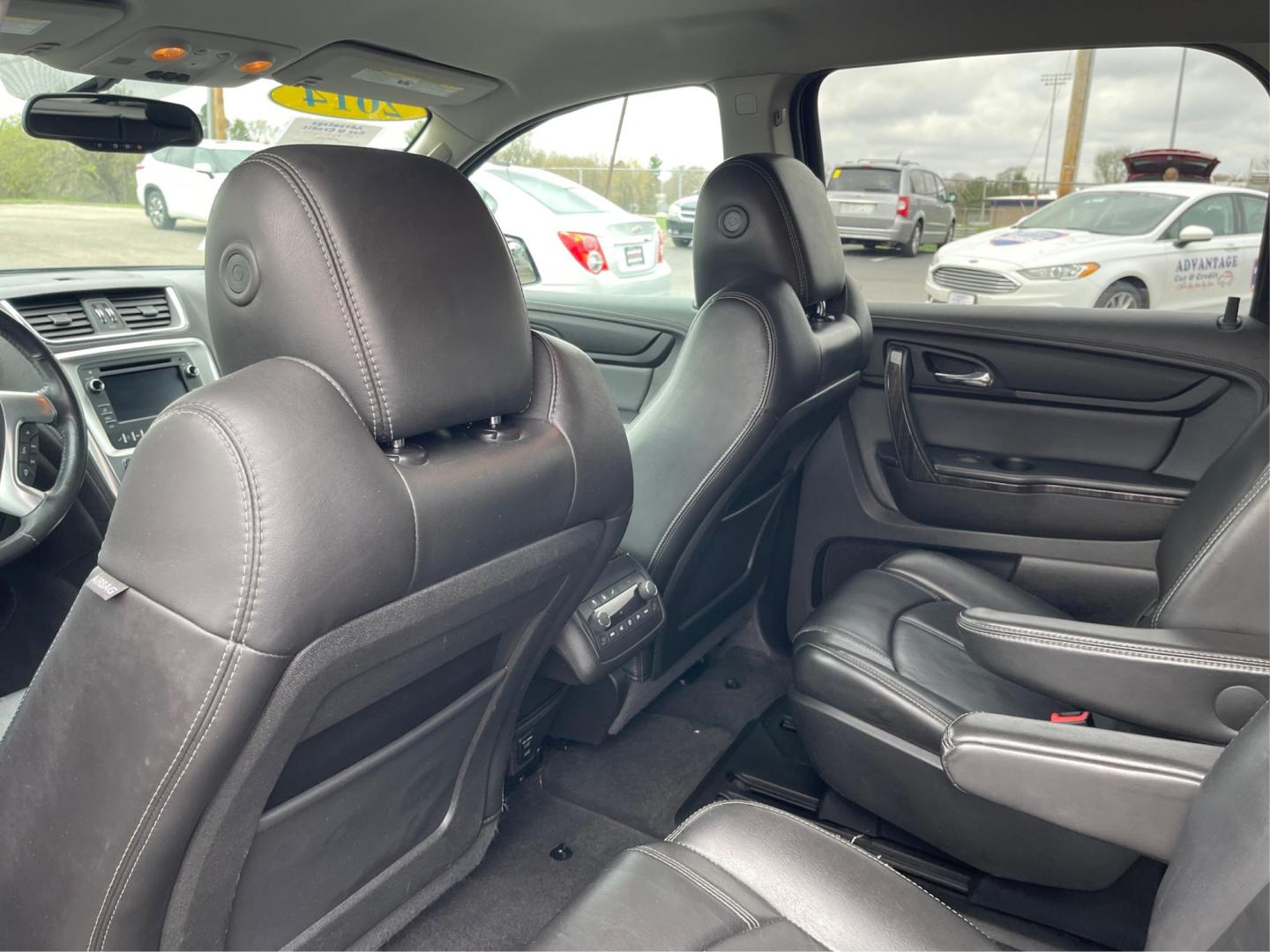 2014 GMC Acadia SLT-1 (1GKKVRKD2EJ) with an 3.6L V-6 gasoline direct injection engine, located at 1099 N County Rd 25A, Troy, OH, 45373, (937) 908-9800, 40.057079, -84.212883 - Photo#9