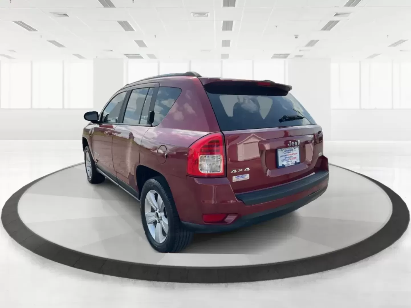 2013 Jeep Compass Latitude (1C4NJDEB6DD) with an 2.4L I-4 DOHC engine, located at 1184 Kauffman Ave, Fairborn, OH, 45324, (937) 908-9800, 39.807072, -84.030914 - Photo#3