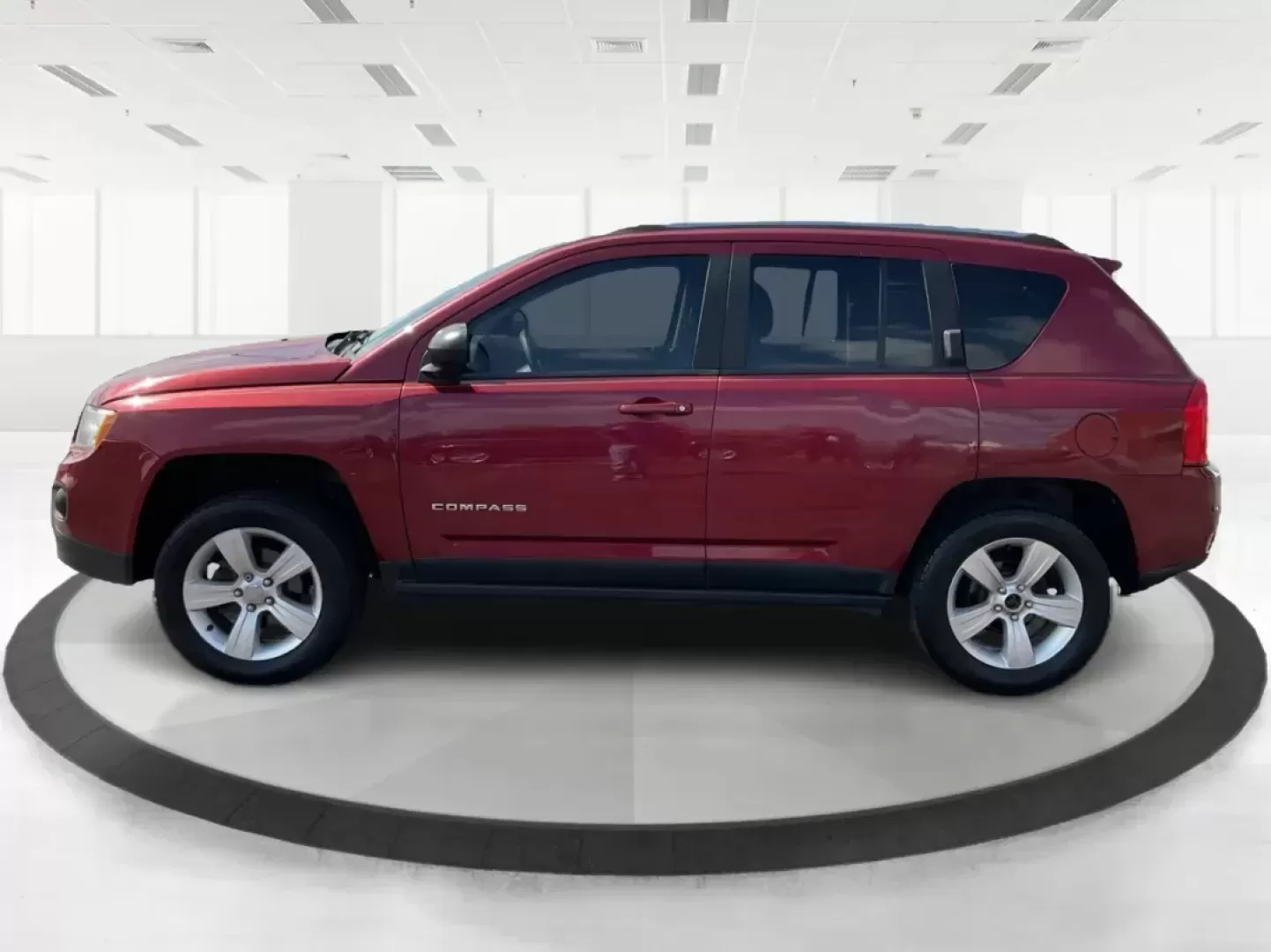 2013 Jeep Compass Latitude (1C4NJDEB6DD) with an 2.4L I-4 DOHC engine, located at 1184 Kauffman Ave, Fairborn, OH, 45324, (937) 908-9800, 39.807072, -84.030914 - Photo#4