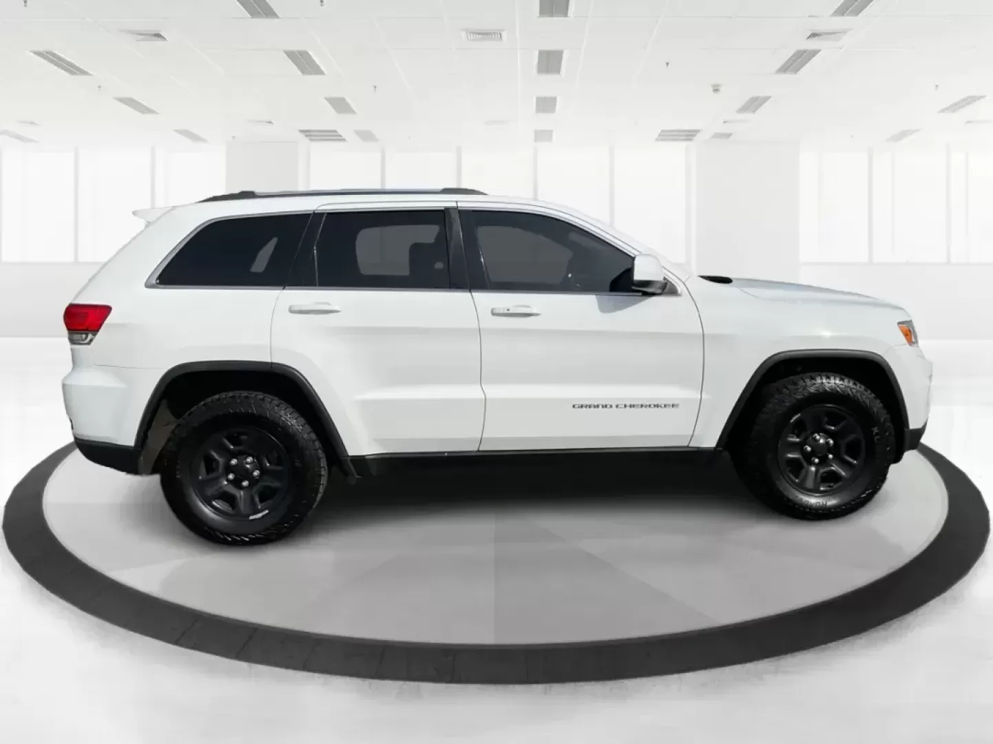 2014 Jeep Grand Cherokee Laredo (1C4RJFAGXEC) with an 3.6L V-6 DOHC engine, located at 1951 S Dayton Lakeview Rd., New Carlisle, OH, 45344, (937) 908-9800, 39.890999, -84.050255 - Photo#1