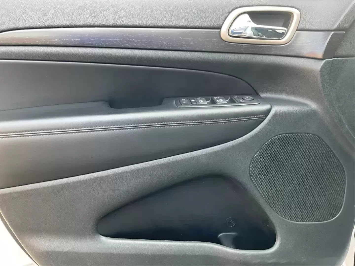2014 Jeep Grand Cherokee Laredo (1C4RJFAGXEC) with an 3.6L V-6 DOHC engine, located at 1951 S Dayton Lakeview Rd., New Carlisle, OH, 45344, (937) 908-9800, 39.890999, -84.050255 - Photo#18
