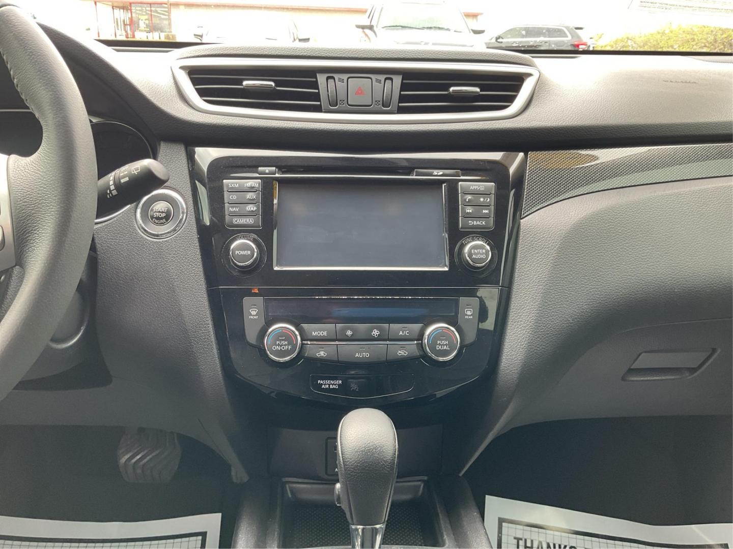 2015 Nissan Rogue SL (5N1AT2MV4FC) with an 2.5L I-4 DOHC engine, located at 880 E. National Road, Vandalia, OH, 45377, (937) 908-9800, 39.891918, -84.183594 - Photo#10