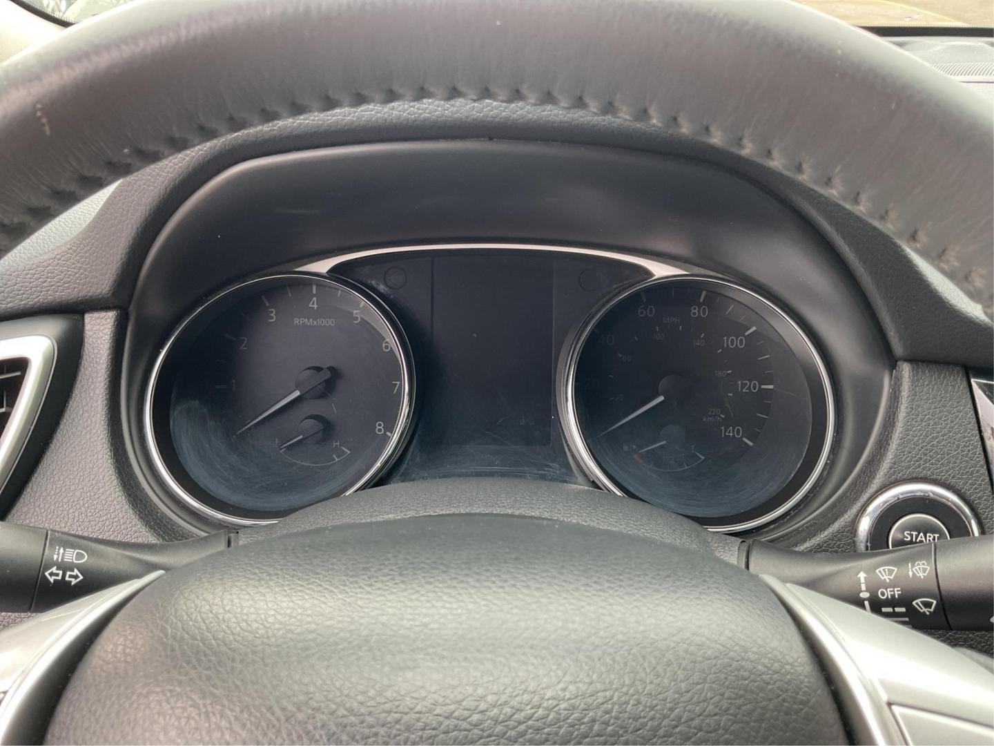 2015 Nissan Rogue SL (5N1AT2MV4FC) with an 2.5L I-4 DOHC engine, located at 880 E. National Road, Vandalia, OH, 45377, (937) 908-9800, 39.891918, -84.183594 - Photo#12