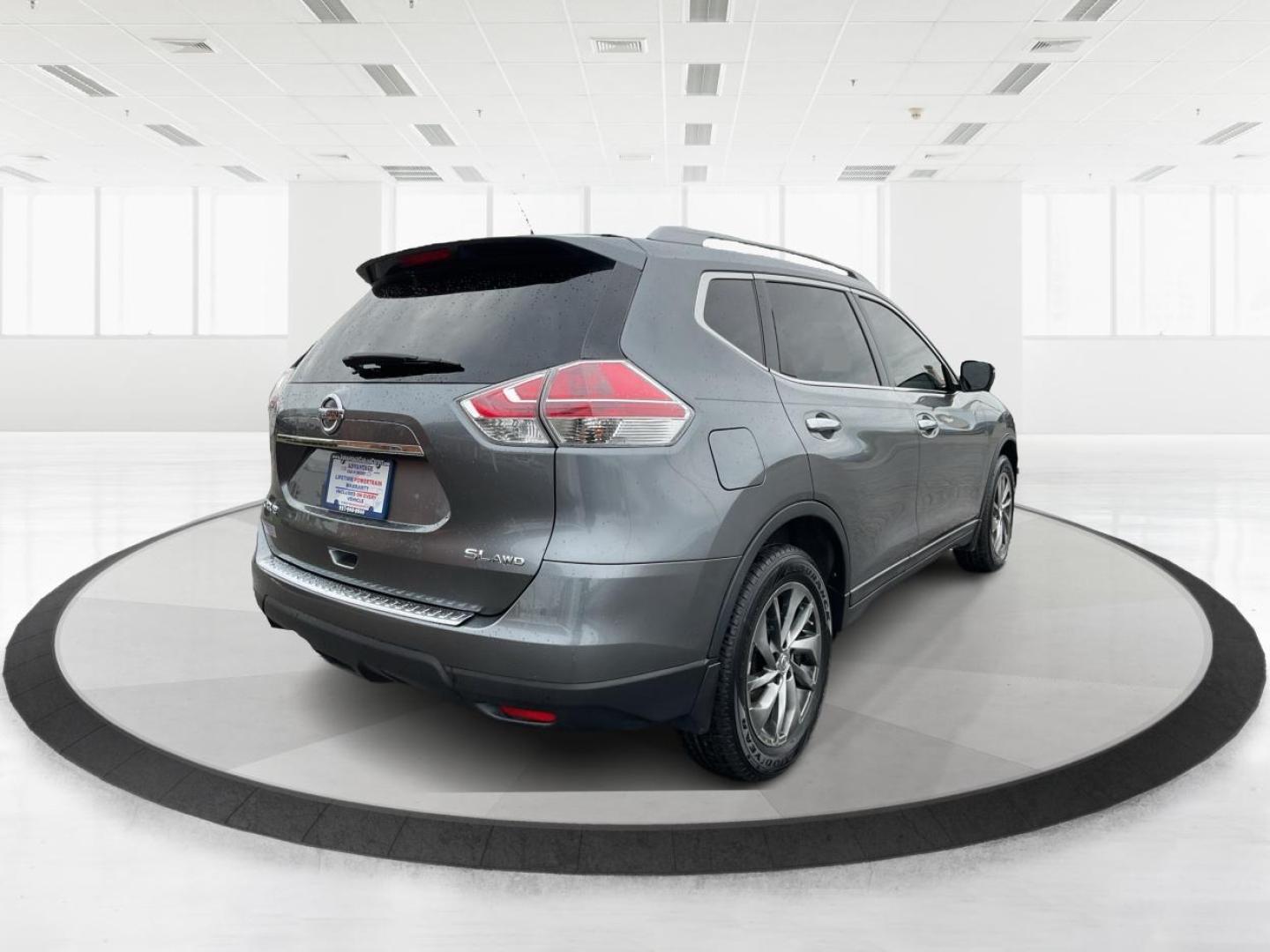 2015 Nissan Rogue SL (5N1AT2MV4FC) with an 2.5L I-4 DOHC engine, located at 880 E. National Road, Vandalia, OH, 45377, (937) 908-9800, 39.891918, -84.183594 - Photo#2