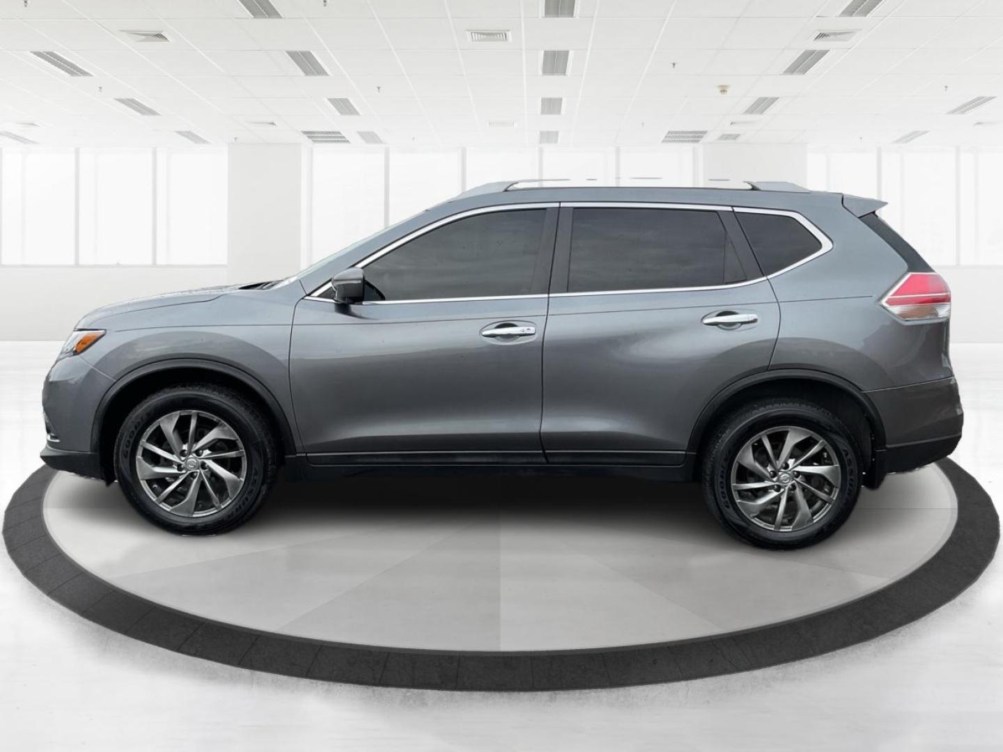2015 Nissan Rogue SL (5N1AT2MV4FC) with an 2.5L I-4 DOHC engine, located at 880 E. National Road, Vandalia, OH, 45377, (937) 908-9800, 39.891918, -84.183594 - Photo#4