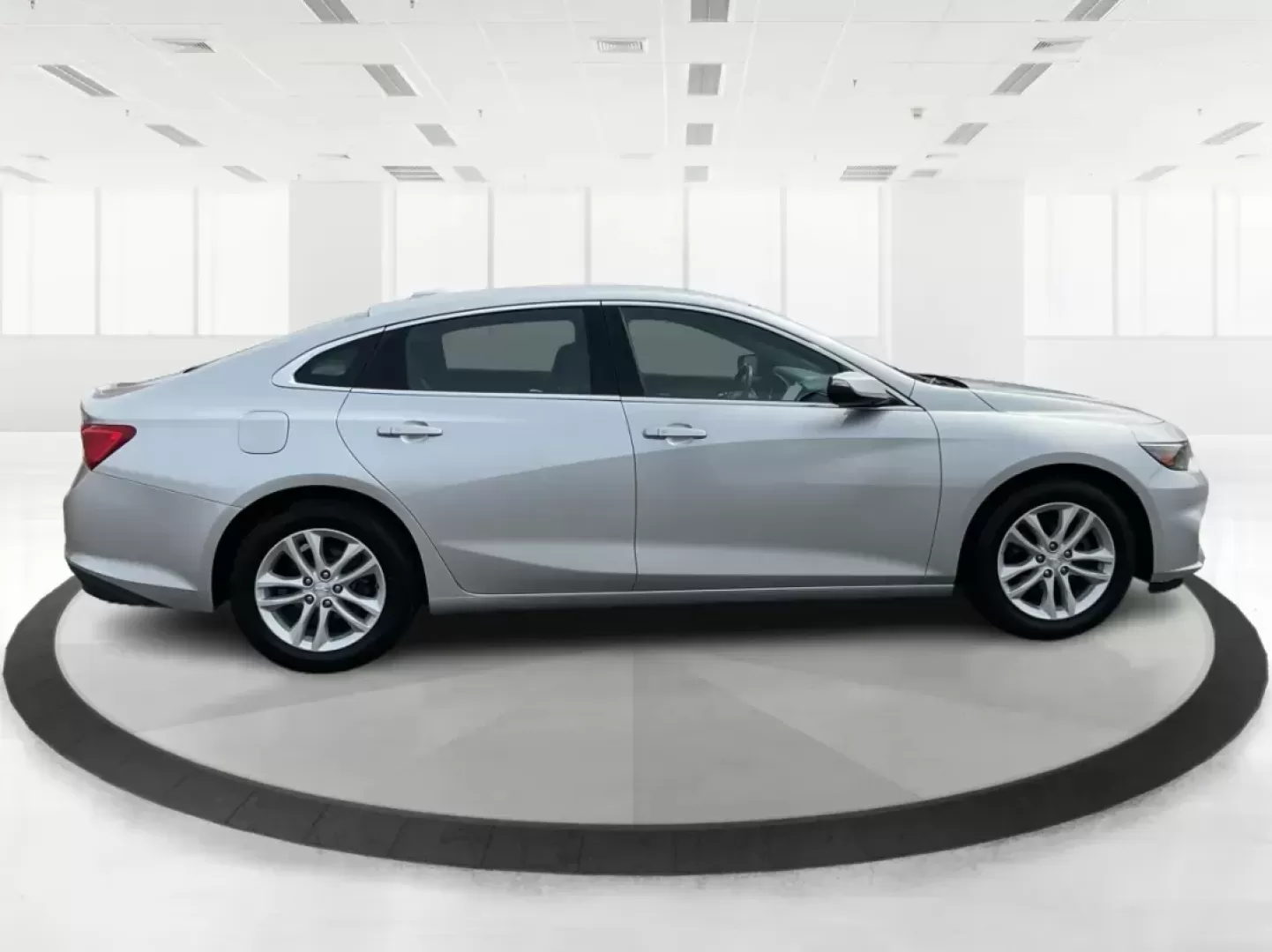 2016 Chevrolet Malibu 1LT (1G1ZE5ST4GF) with an ECOTEC 1.5L I-4 gasoline direct injection engine, located at 1184 Kauffman Ave, Fairborn, OH, 45324, (937) 908-9800, 39.807072, -84.030914 - Photo#1