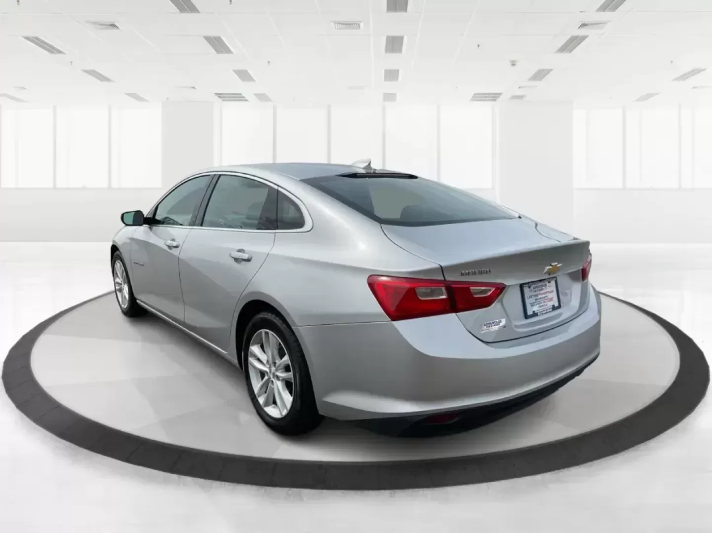 2016 Chevrolet Malibu 1LT (1G1ZE5ST4GF) with an ECOTEC 1.5L I-4 gasoline direct injection engine, located at 1184 Kauffman Ave, Fairborn, OH, 45324, (937) 908-9800, 39.807072, -84.030914 - Photo#4