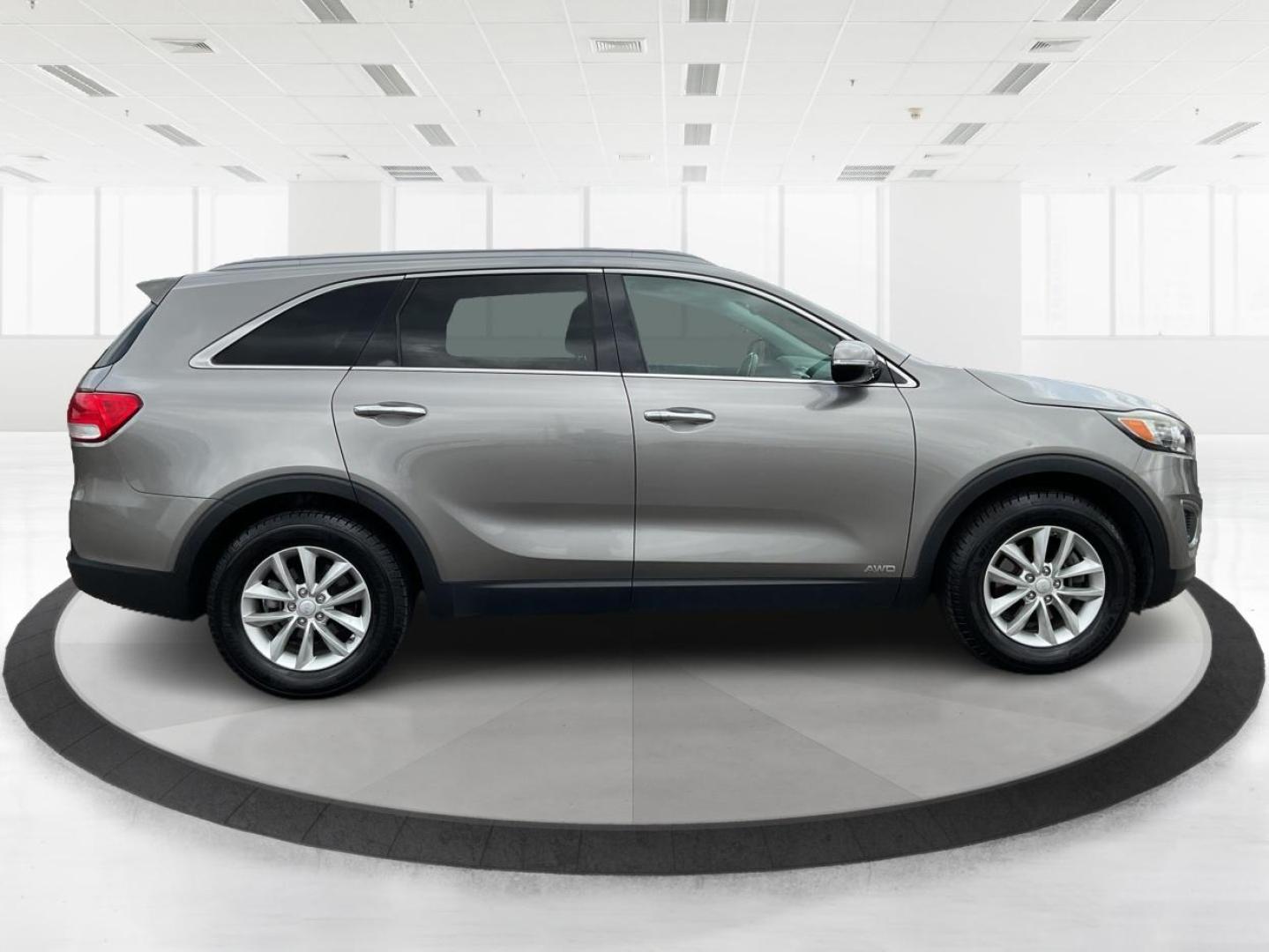 2016 Kia Sorento 2.4L LX (5XYPGDA32GG) with an 2.4L I-4 gasoline direct injection engine, located at 1184 Kauffman Ave, Fairborn, OH, 45324, (937) 908-9800, 39.807072, -84.030914 - Photo#1