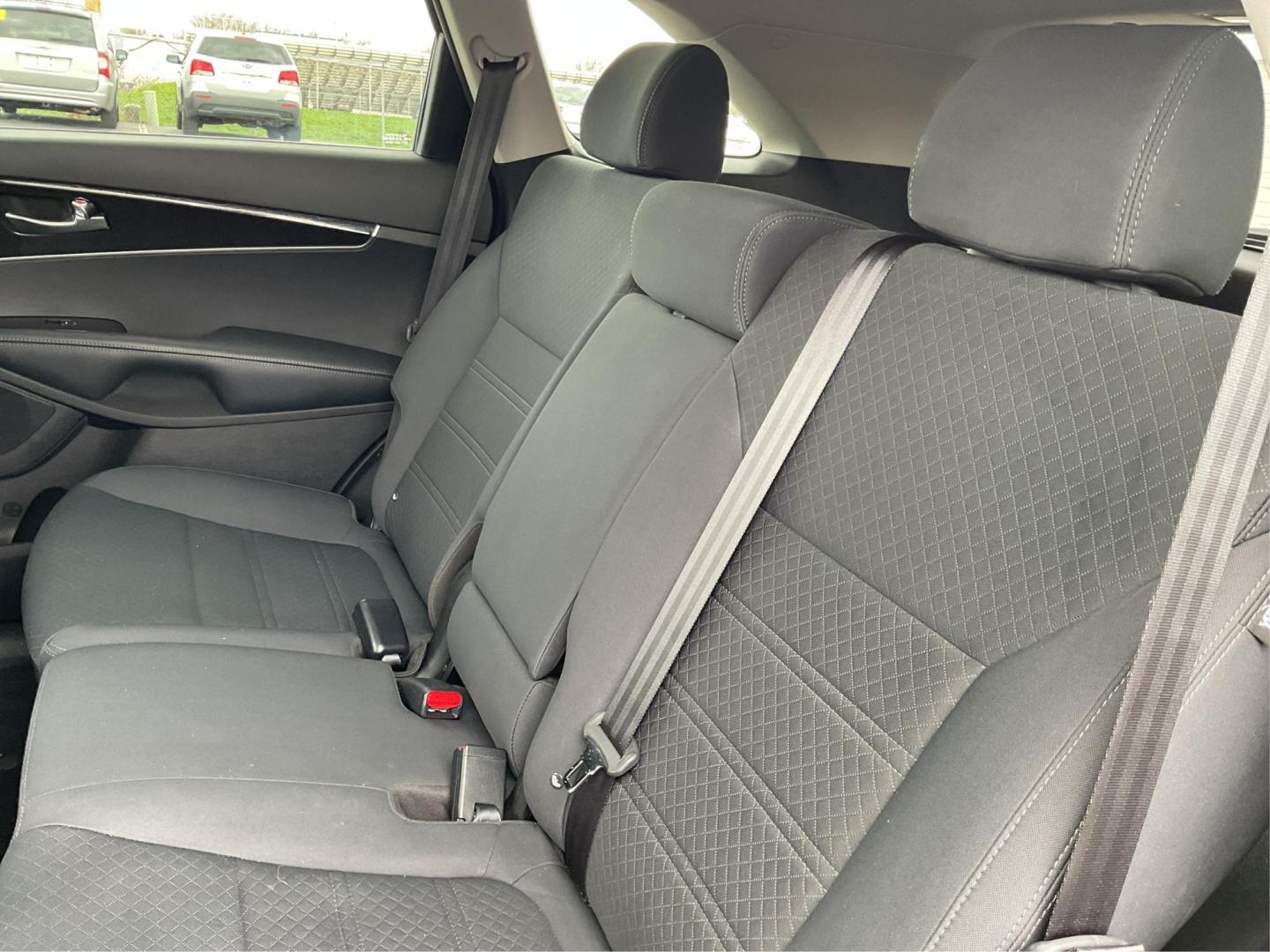 2018 Kia Sorento 2.4L LX (5XYPG4A38JG) with an 2.4L I-4 gasoline direct injection engine, located at 4508 South Dixie Dr, Moraine, OH, 45439, (937) 908-9800, 39.689976, -84.218452 - Photo#9