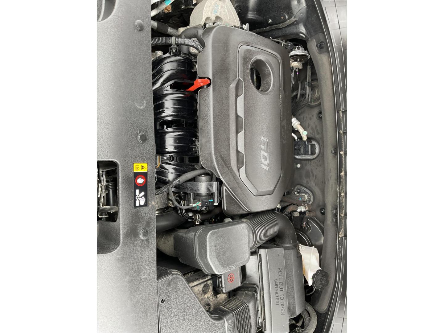 2018 Kia Sorento 2.4L LX (5XYPG4A38JG) with an 2.4L I-4 gasoline direct injection engine, located at 4508 South Dixie Dr, Moraine, OH, 45439, (937) 908-9800, 39.689976, -84.218452 - Photo#10