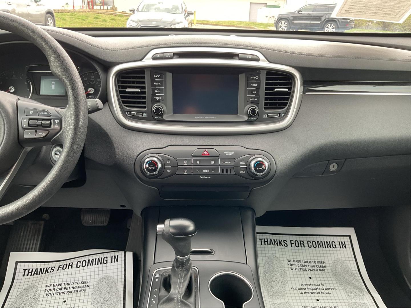 2018 Kia Sorento 2.4L LX (5XYPG4A38JG) with an 2.4L I-4 gasoline direct injection engine, located at 4508 South Dixie Dr, Moraine, OH, 45439, (937) 908-9800, 39.689976, -84.218452 - Photo#12