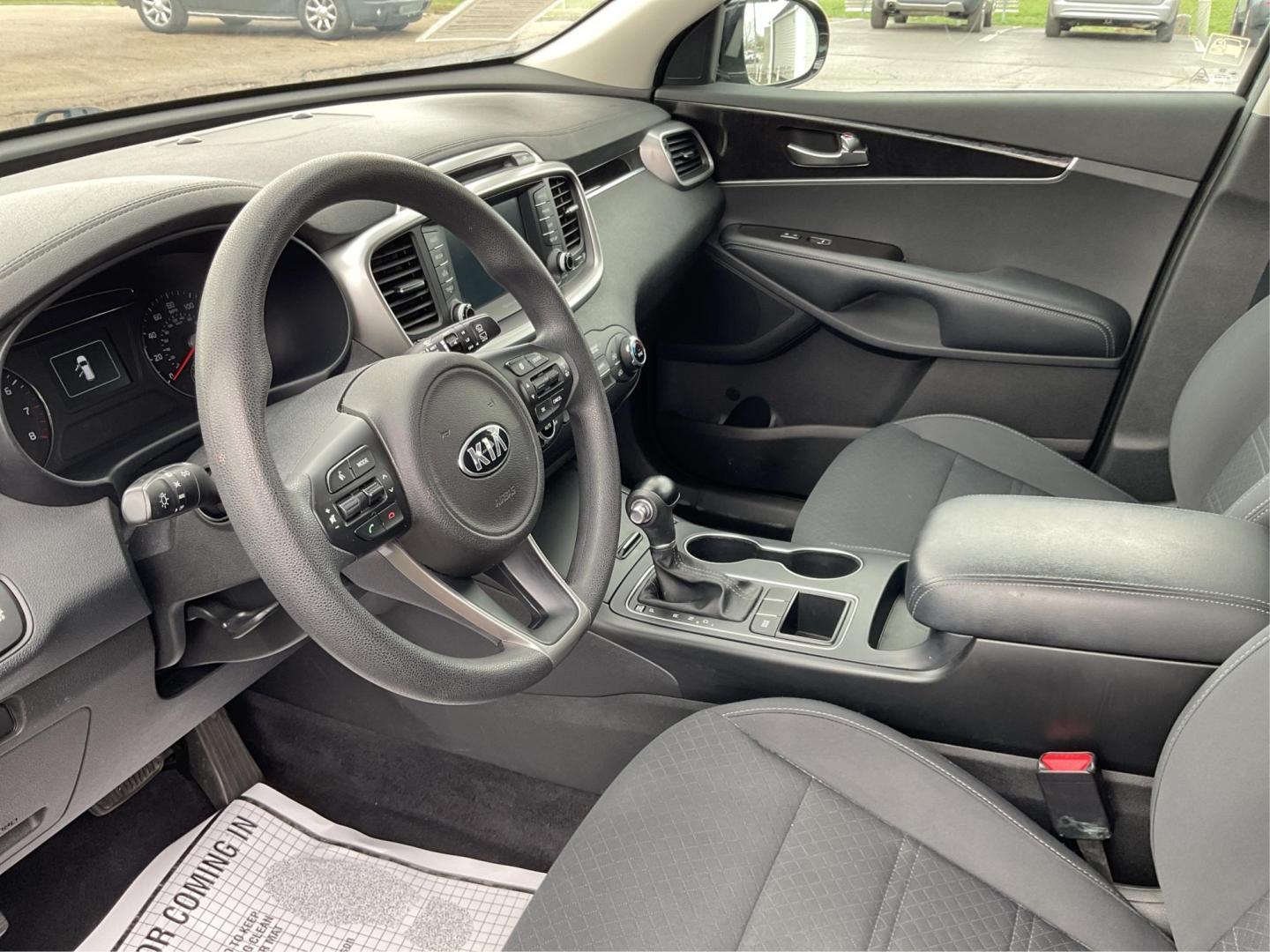 2018 Kia Sorento 2.4L LX (5XYPG4A38JG) with an 2.4L I-4 gasoline direct injection engine, located at 4508 South Dixie Dr, Moraine, OH, 45439, (937) 908-9800, 39.689976, -84.218452 - Photo#8