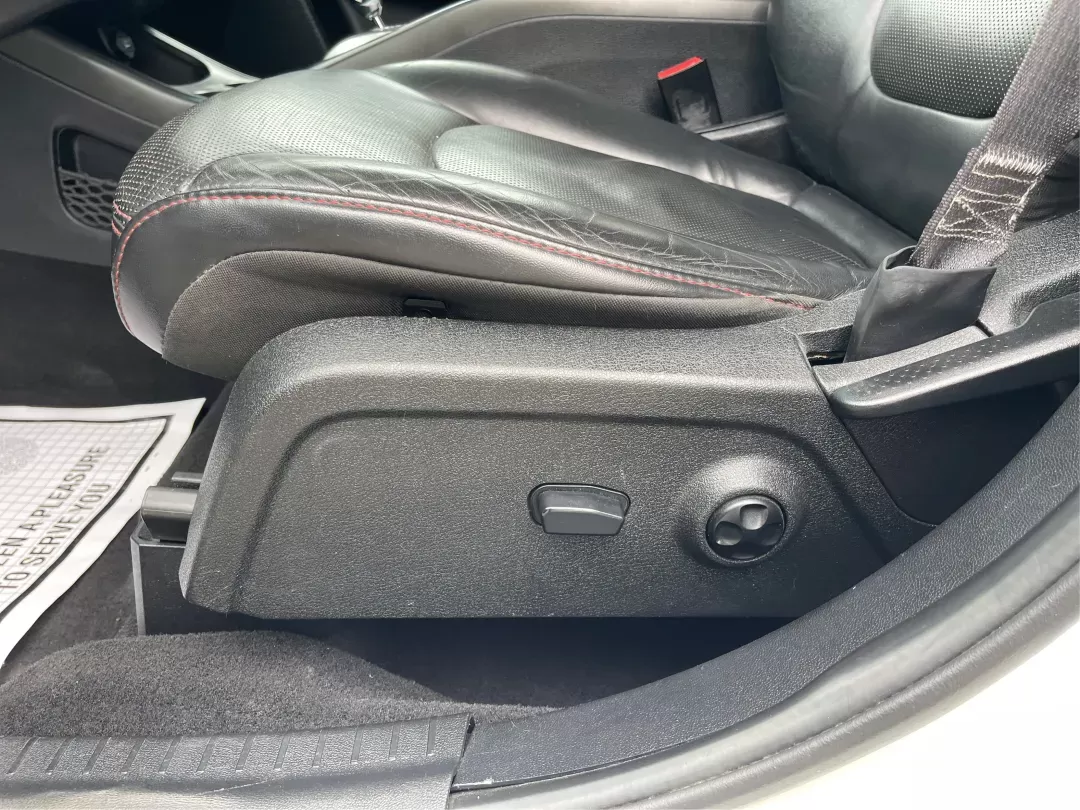 2015 Dodge Journey R/T (3C4PDDEG0FT) with an 3.6L V-6 DOHC engine, located at 1184 Kauffman Ave, Fairborn, OH, 45324, (937) 908-9800, 39.807072, -84.030914 - 2015 Dodge Journey R/T - Photo#16