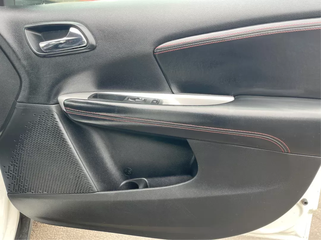 2015 Dodge Journey R/T (3C4PDDEG0FT) with an 3.6L V-6 DOHC engine, located at 1184 Kauffman Ave, Fairborn, OH, 45324, (937) 908-9800, 39.807072, -84.030914 - 2015 Dodge Journey R/T - Photo#18