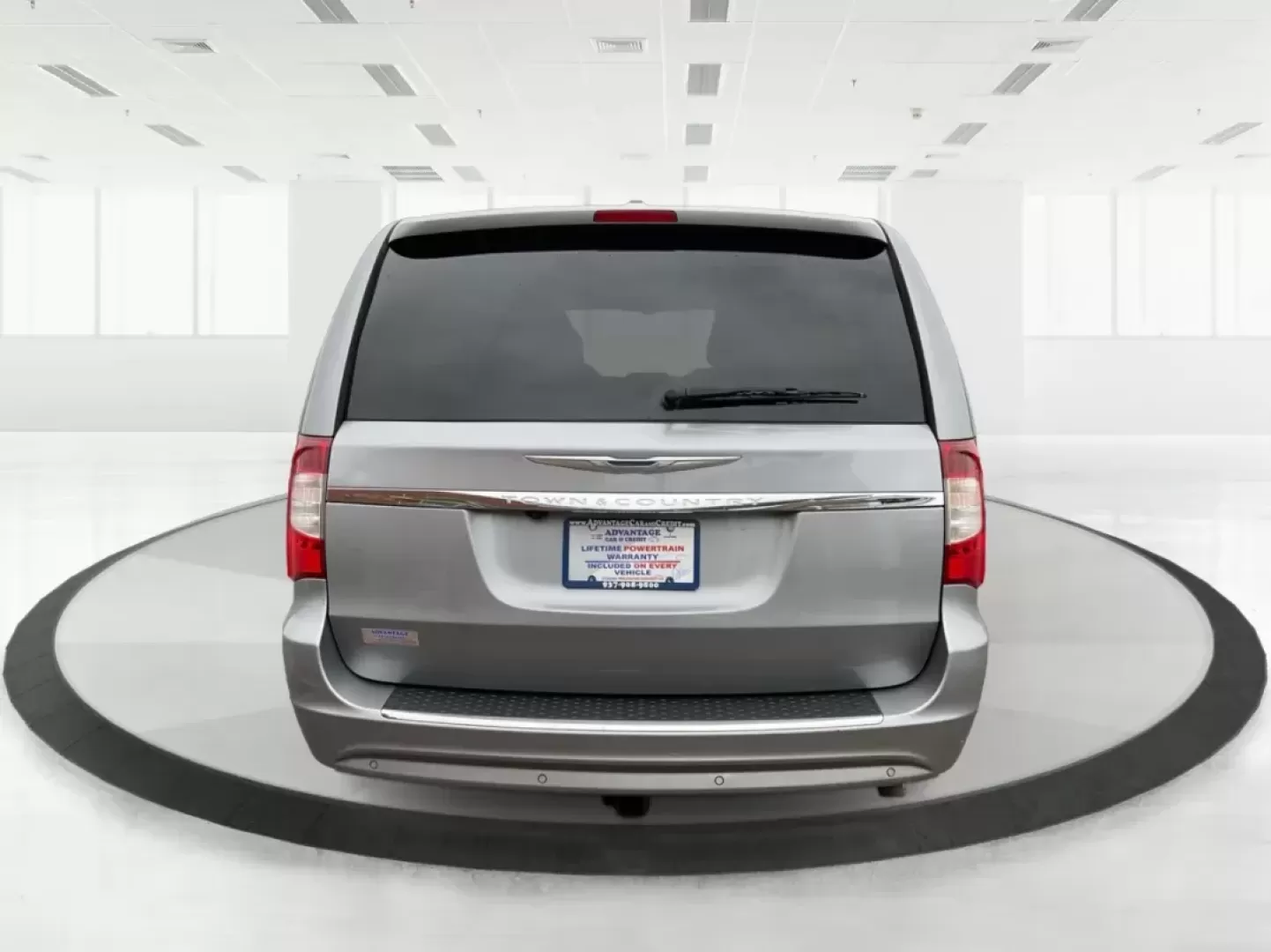 2014 Chrysler Town and Country Touring-L 30th Anniversary (2C4RC1CG7ER) with an Pentastar 3.6L V-6 DOHC engine, located at 1184 Kauffman Ave, Fairborn, OH, 45324, (937) 908-9800, 39.807072, -84.030914 - Photo#3